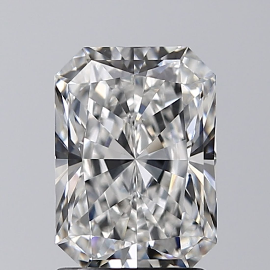 Loose Lab Diamond - IGI Radiant 1.71ct E VVS2: Loose Lab Diamond - IGI Radiant 1.71ct E VVS2 This listing features Loose Lab Diamond - IGI Radiant 1.71ct E VVS2. Item specifics are provided below. Item Specifics: Source: This Is A Real Diamond