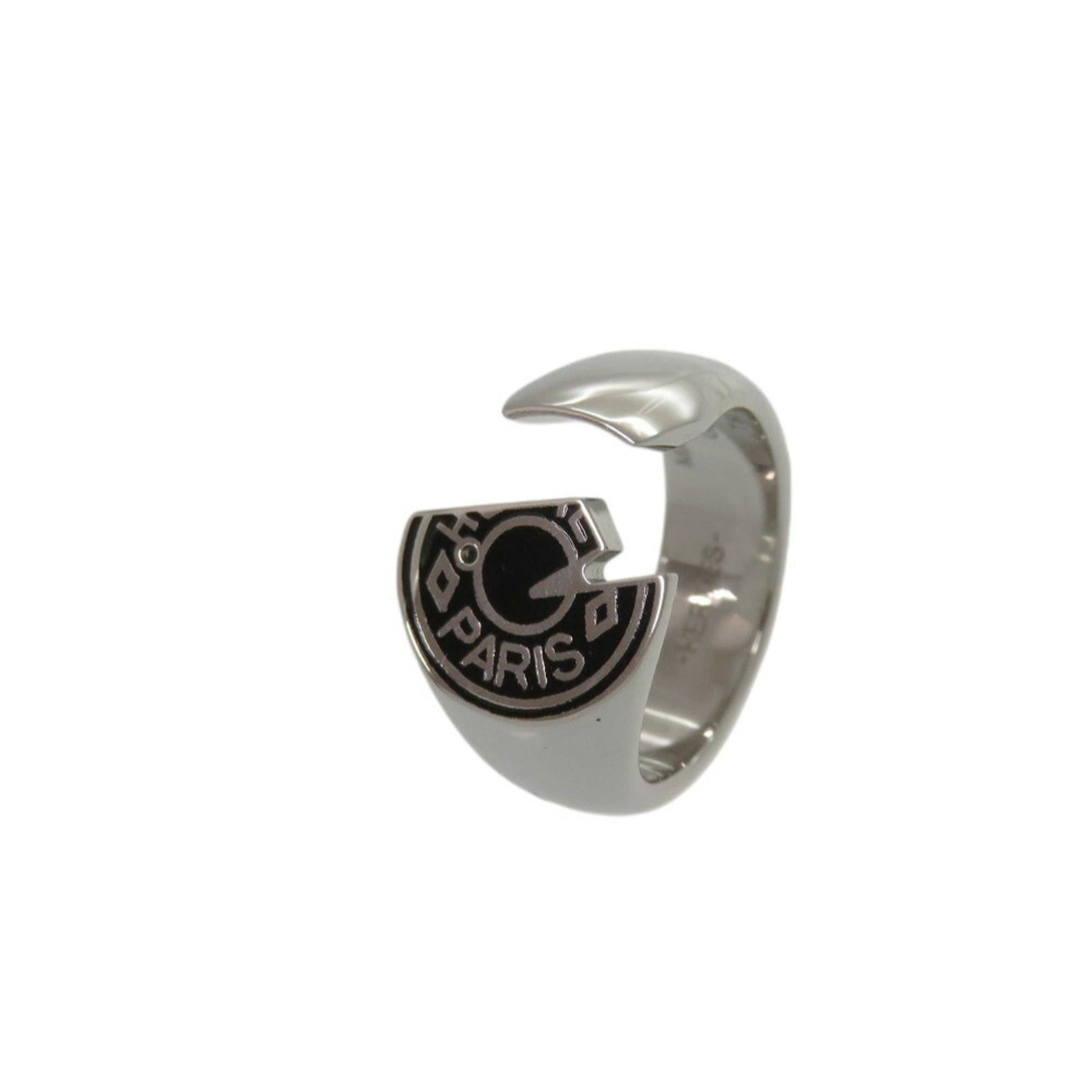 Metal Hermes Band Ring: Metal Hermes Band Ring This listing features Metal Hermes Band Ring. Item specifics are provided below. Item Specifics: Brand: Hermes Type: Band Ring Gender: Men Color: Black, Silver Material: Metal