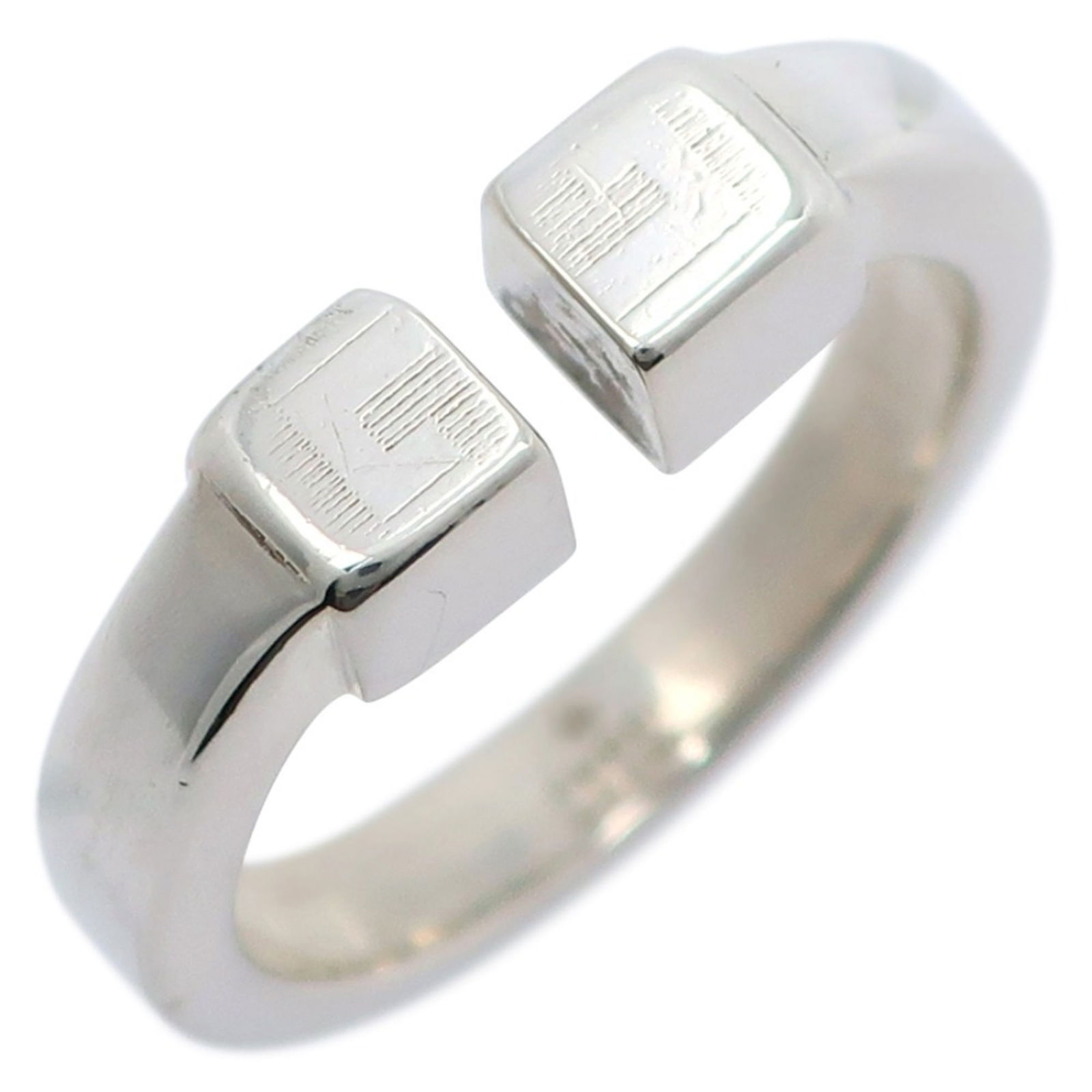 925 Gucci Band Ring Silver: 925 Gucci Band Ring Silver This listing features 925 Gucci Band Ring Silver. Item specifics are provided below. Item Specifics: Brand: Gucci Type: Band Ring Gender: Women Color: Silver Material: