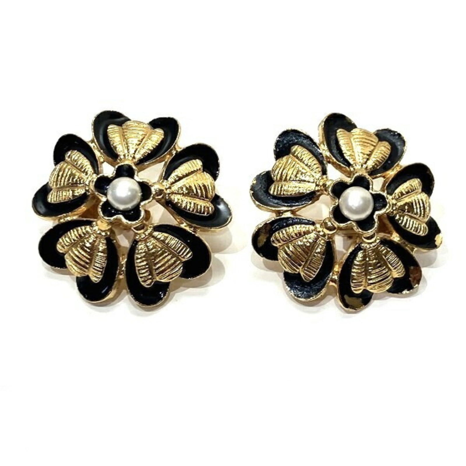 Earrings Chanel Clip: Earrings Chanel Clip This listing features Earrings Chanel Clip. Item specifics are provided below. Item Specifics: Brand: Chanel Type: Clip Earrings Gender: Women Color: Black, Gold Stone: Pearl Size
