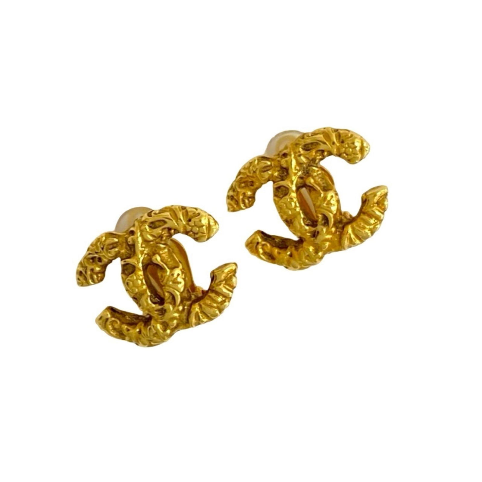 Plating Chanel Clip Earrings Gold: Plating Chanel Clip Earrings Gold This listing features Plating Chanel Clip Earrings Gold. Item specifics are provided below. Item Specifics: Brand: Chanel Type: Clip Earrings Gender: Women Material: