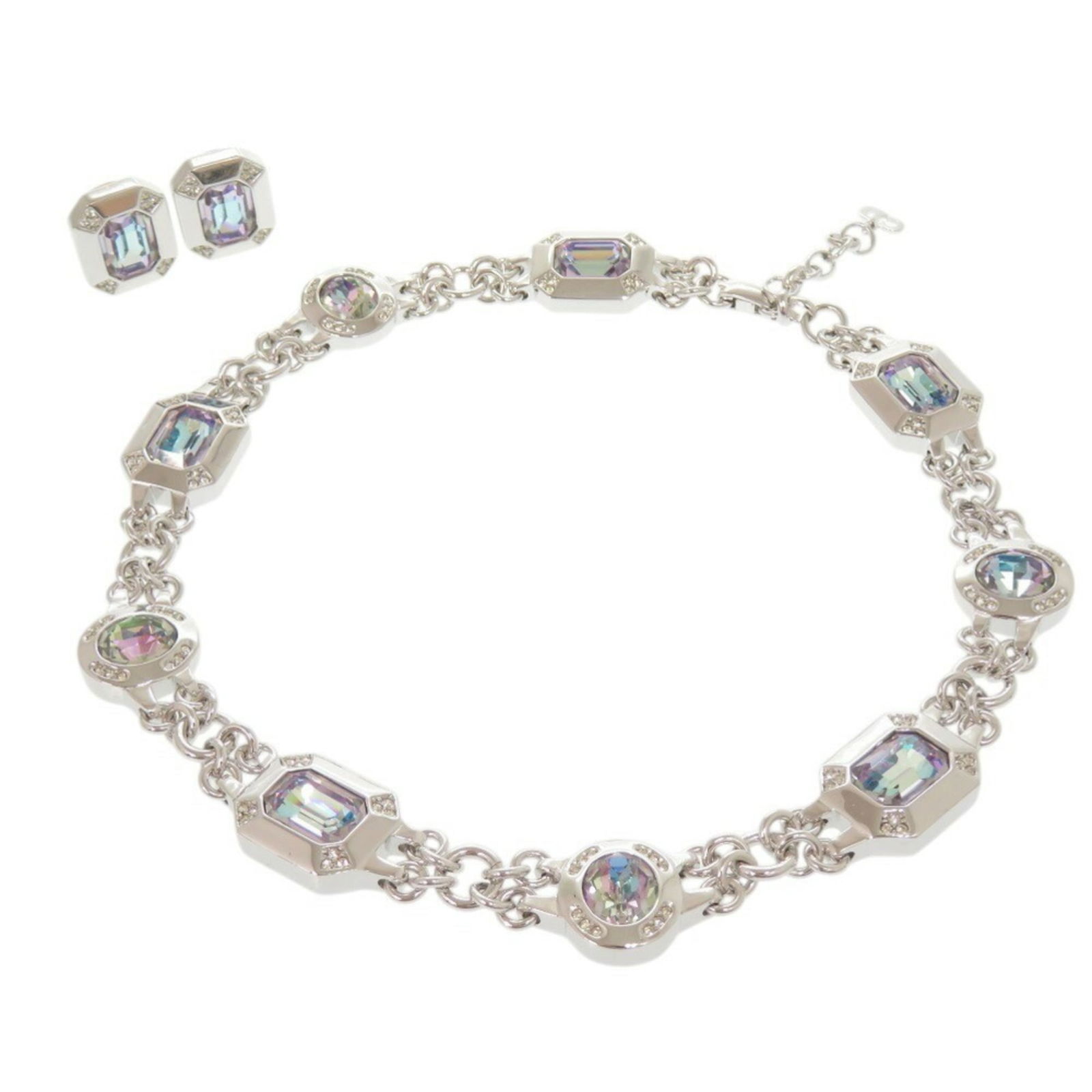 Metal Christian Dior Clip Earrings: Metal Christian Dior Clip Earrings This listing features Metal Christian Dior Clip Earrings. Item specifics are provided below. Item Specifics: Brand: Christian Dior Type: Clip Earrings Gender: Women