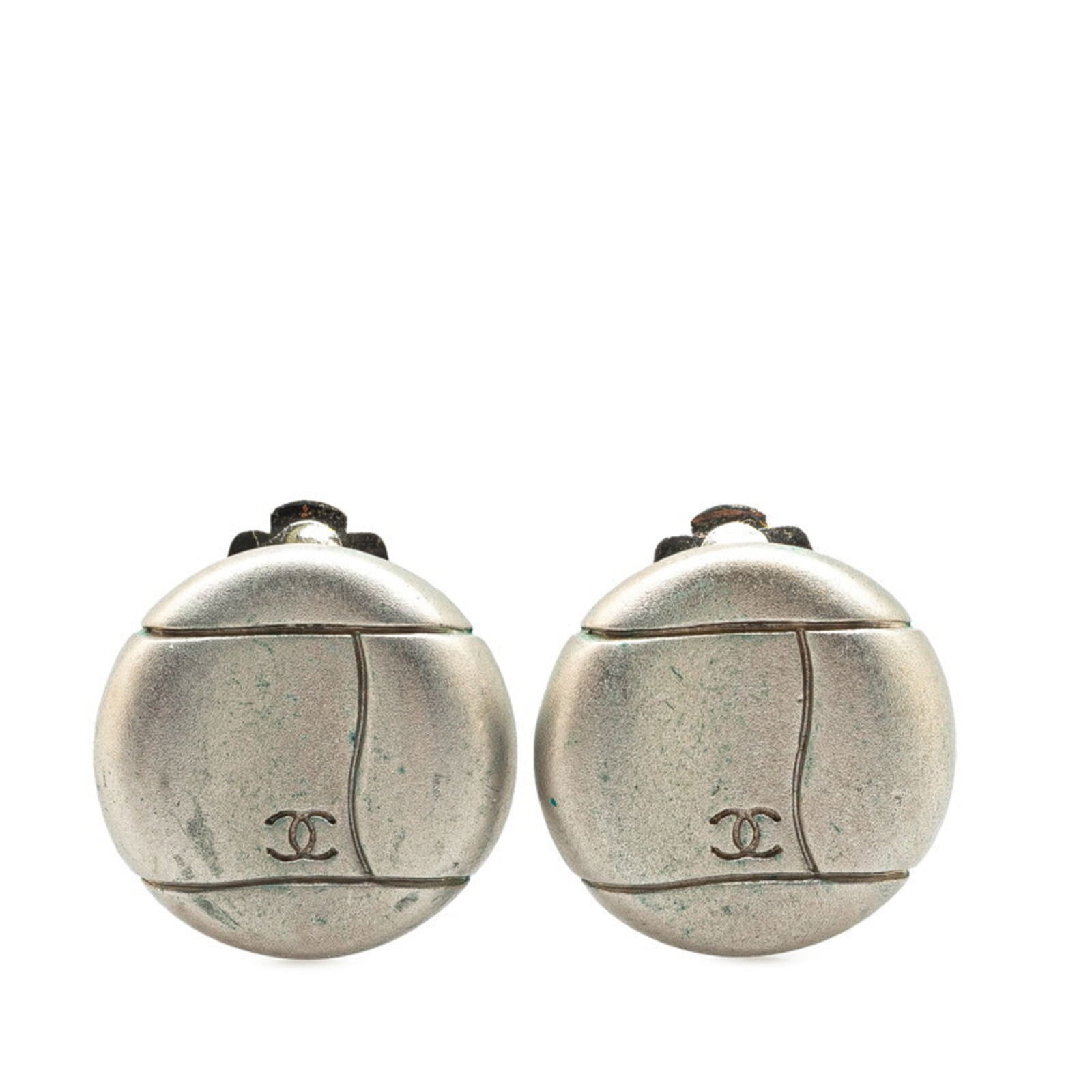 Metal Chanel Clip Earrings: Metal Chanel Clip Earrings This listing features Metal Chanel Clip Earrings. Item specifics are provided below. Item Specifics: Brand: Chanel Type: Clip Earrings Gender: Women Material: Metal Color: