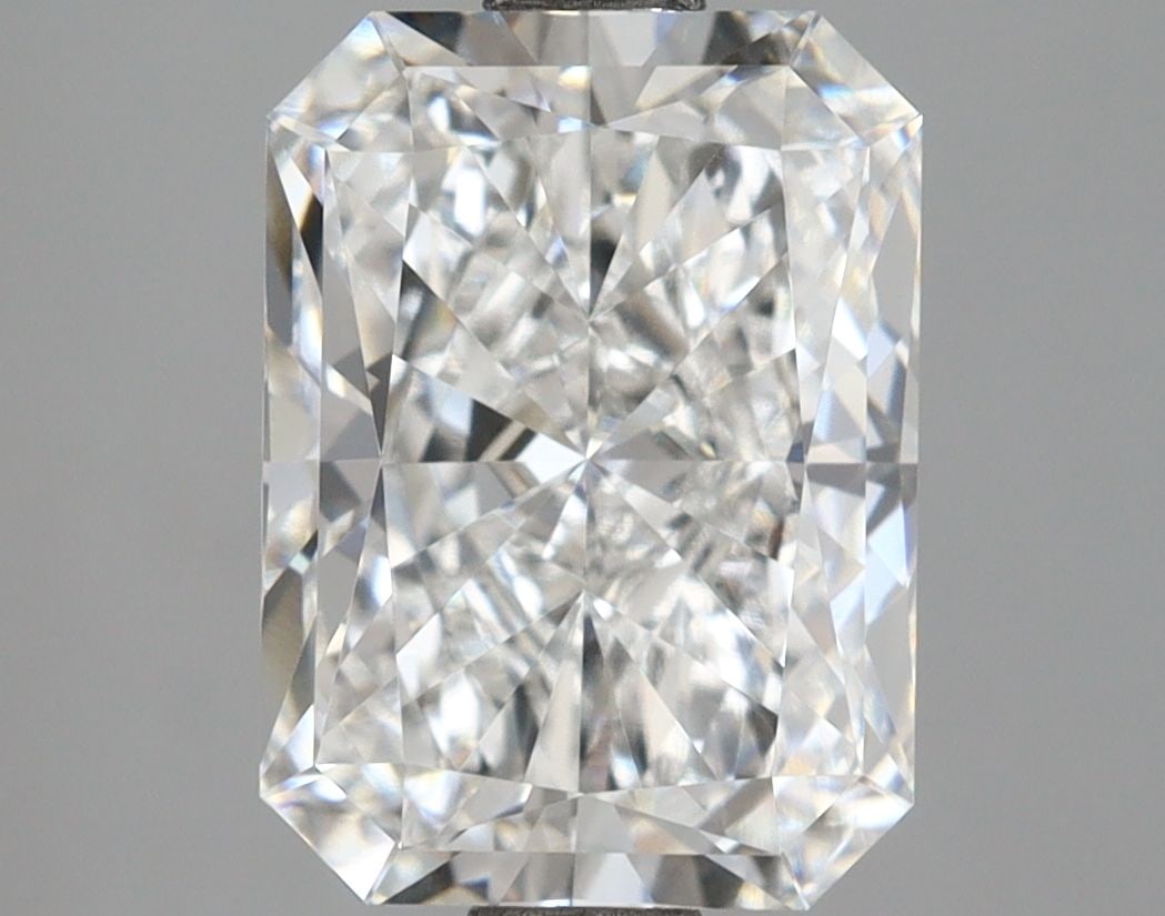 Loose Lab Diamond - IGI Radiant 3.08ct E VVS2: Loose Lab Diamond - IGI Radiant 3.08ct E VVS2 This listing features Loose Lab Diamond - IGI Radiant 3.08ct E VVS2. Item specifics are provided below. Item Specifics: Source: This Is A Real Diamond