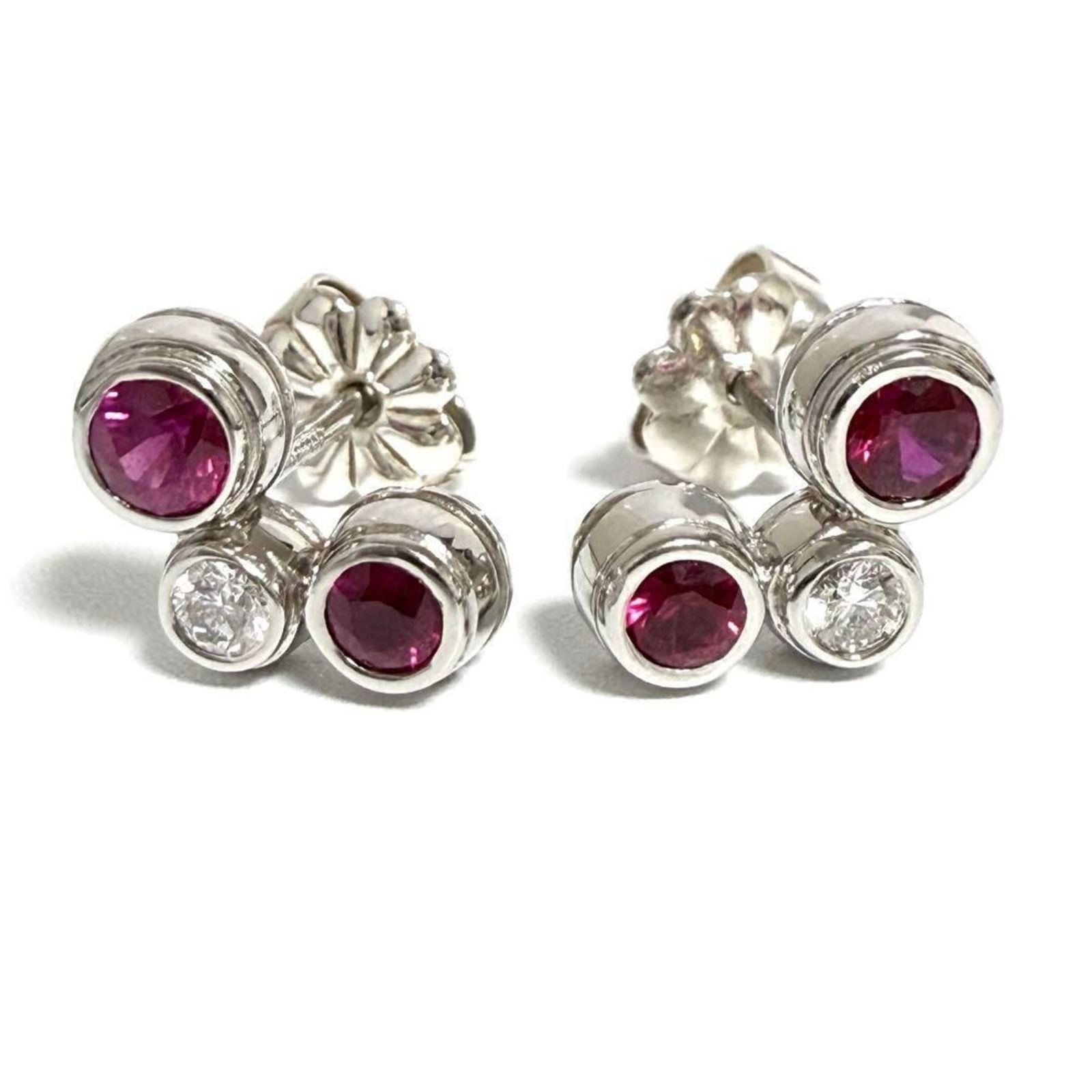 Silver 925 - Tiffany Stud Earrings Platinum 950: Silver 925 - Tiffany Stud Earrings Platinum 950 This listing features Silver 925 - Tiffany Stud Earrings Platinum 950. Item specifics are provided below. Item Specifics: Brand: Tiffany Type: Stud Earr