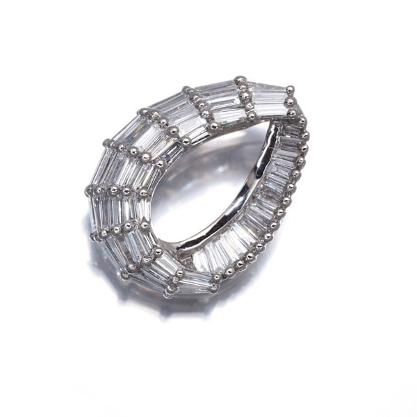 Platinum Diamond 0.67Ct Tapered-Cut Pendant 900: Platinum Diamond 0.67Ct Tapered-Cut Pendant 900 This listing features Platinum Diamond 0.67Ct Tapered-Cut Pendant 900. Item specifics are provided below. Item Specifics: Metal: Platinum Metal Purity: