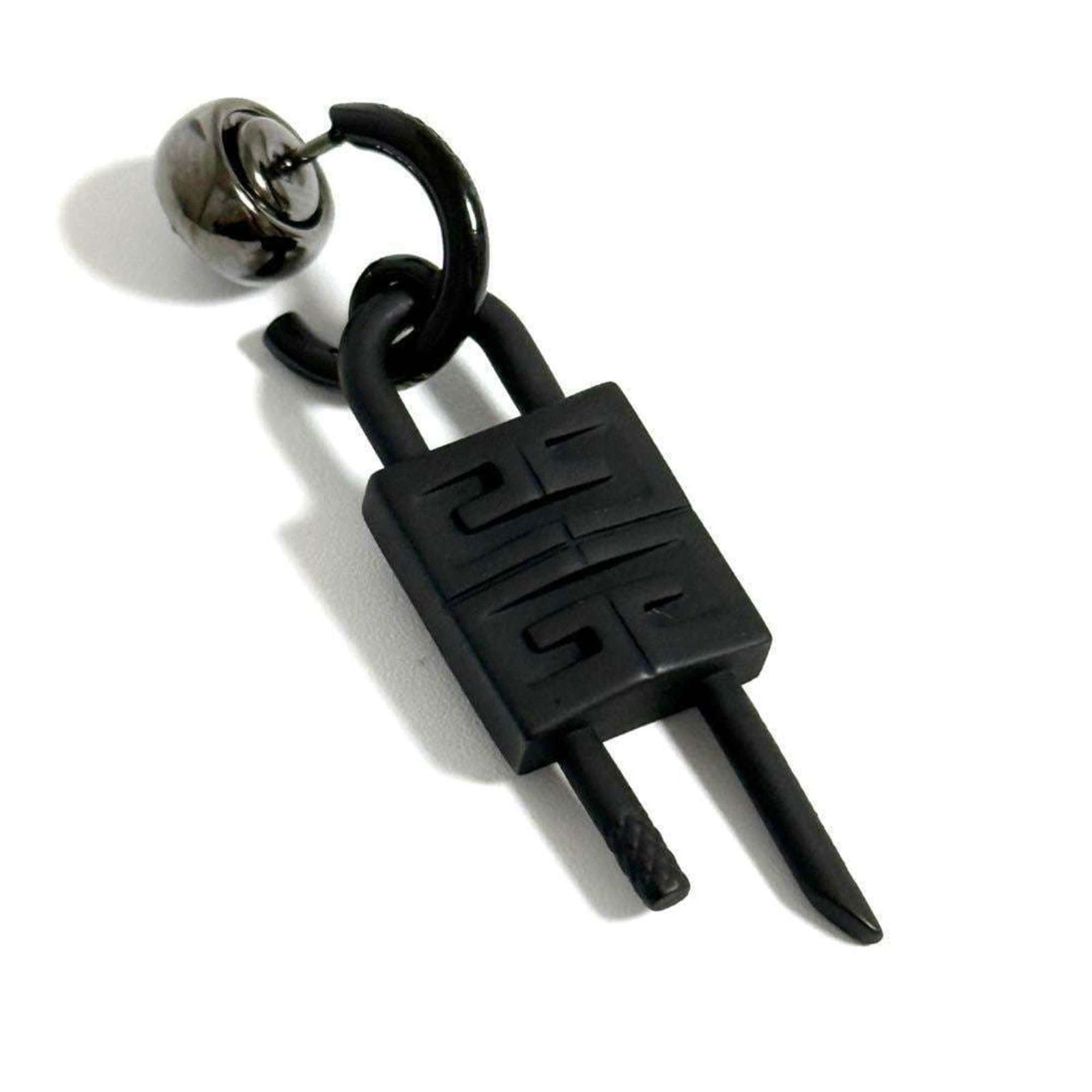 Metal Givenchy Drop Earrings: Metal Givenchy Drop Earrings This listing features Metal Givenchy Drop Earrings. Item specifics are provided below. Item Specifics: Brand: Givenchy Type: Drop Earrings Single Earring: Yes Gender: Men,