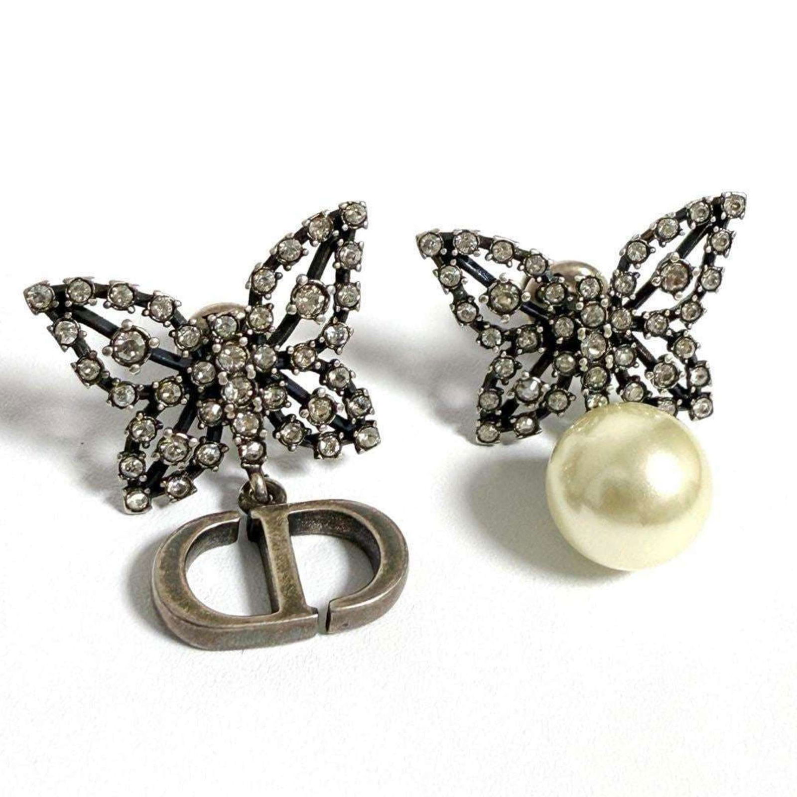 Rhinestone - Christian Dior Stud Earrings Artificial Pearl - Metal: Rhinestone - Christian Dior Stud Earrings Artificial Pearl - Metal This listing features Rhinestone - Christian Dior Stud Earrings Artificial Pearl - Metal. Item specifics are provided below. Item Spe