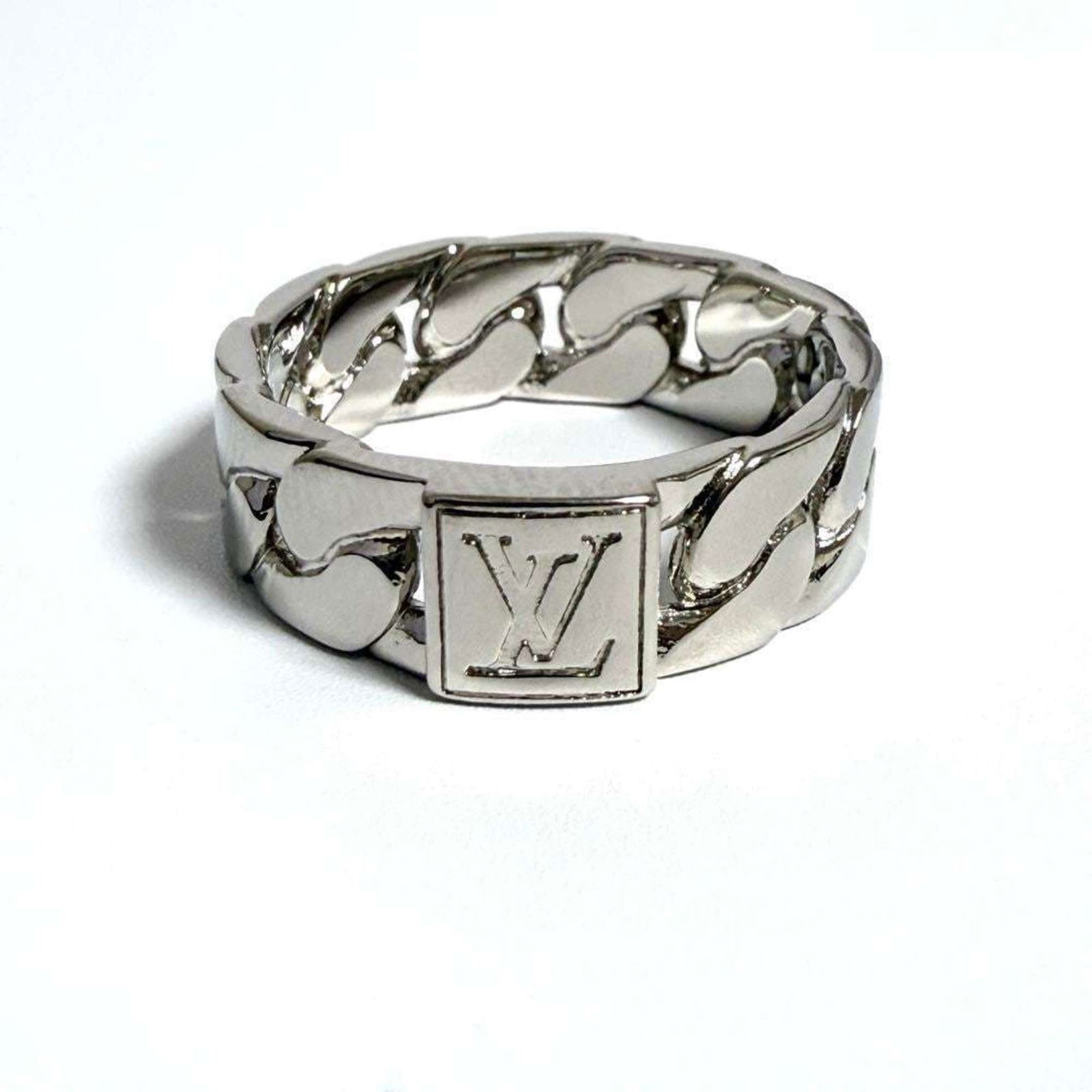 Metal Louis Vuitton Band Ring: Metal Louis Vuitton Band Ring This listing features Metal Louis Vuitton Band Ring. Item specifics are provided below. Item Specifics: Brand: Louis Vuitton Type: Band Ring Gender: Men Material: Metal