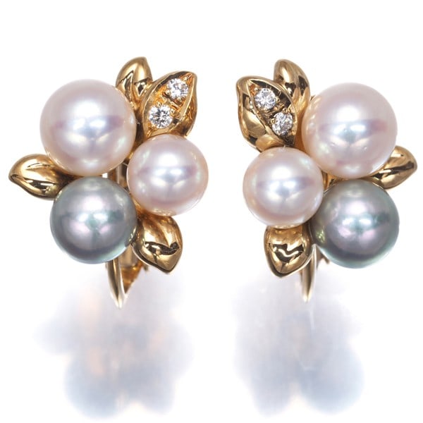 Yg Tasaki Earrings Gray Akoya Pearl 5.1-6.1Mm Diamond 0.02Ct/ 0.02Ct 18K: Yg Tasaki Earrings Gray Akoya Pearl 5.1-6.1Mm Diamond 0.02Ct/ 0.02Ct 18K This listing features Yg Tasaki Earrings Gray Akoya Pearl 5.1-6.1Mm Diamond 0.02Ct/ 0.02Ct 18K. Item specifics are provided bel