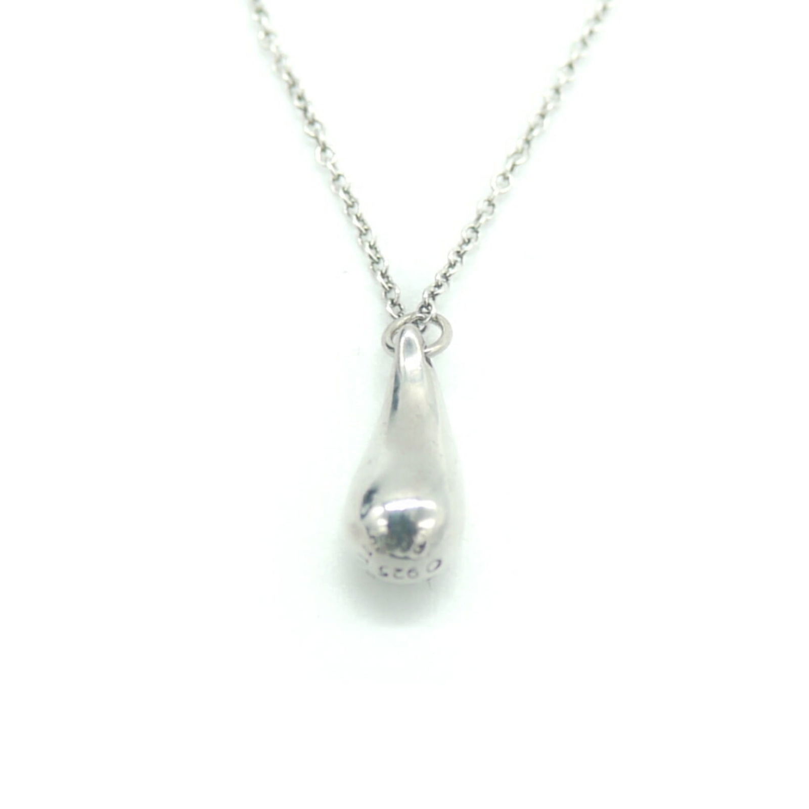 Chain TIFFANY & Co. Tiffany Elle Peretti Teardrop Pendant Necklace Silver 925 Azuki: Chain TIFFANY & Co. Tiffany Elle Peretti Teardrop Pendant Necklace Silver 925 Azuki This listing features Chain TIFFANY & Co. Tiffany Elle Peretti Teardrop Pendant Necklace Silver 925 Azuki. Item