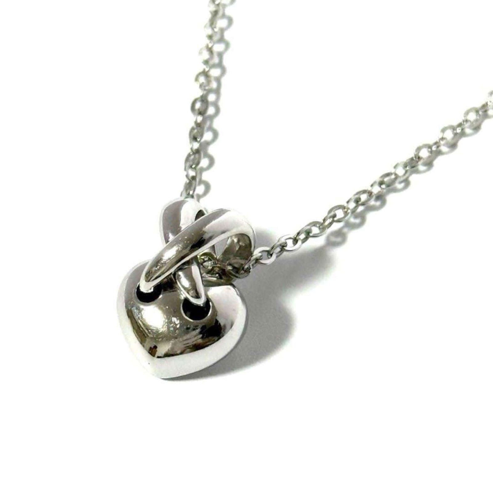 Gold Chaumet Women's Lien Heart Necklace Pendant in 18k White: Gold Chaumet Women's Lien Heart Necklace Pendant in 18k White This listing features Gold Chaumet Women's Lien Heart Necklace Pendant in 18k White. Item specifics are provided below. Item Specifics: Br