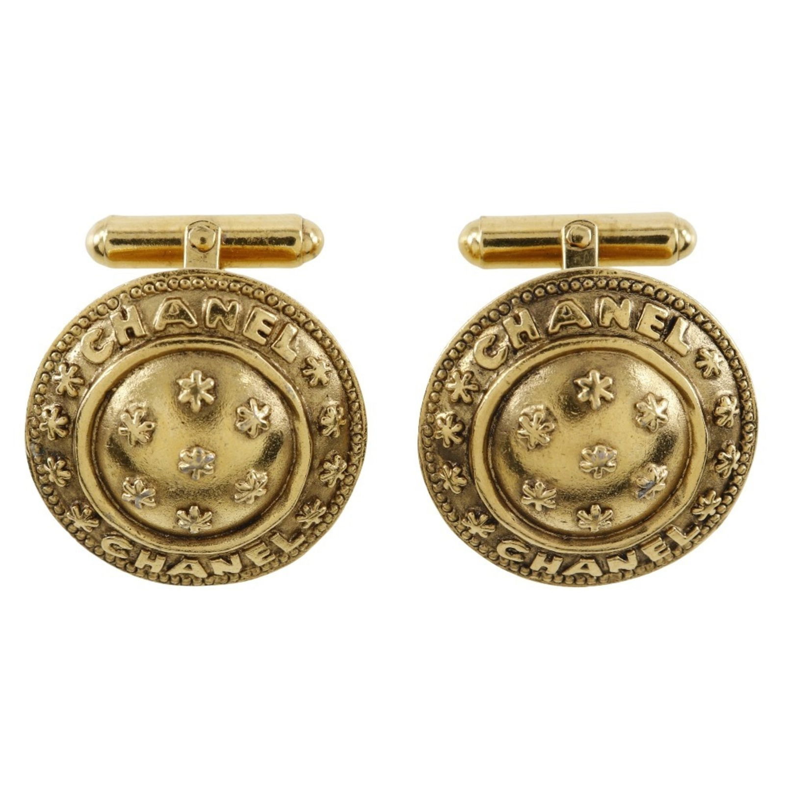 Metal Chanel Cufflinks: Metal Chanel Cufflinks This listing features Metal Chanel Cufflinks. Item specifics are provided below. Item Specifics: Brand: Chanel Type: Cufflinks Gender: Women Material: Metal Color: Gold Size