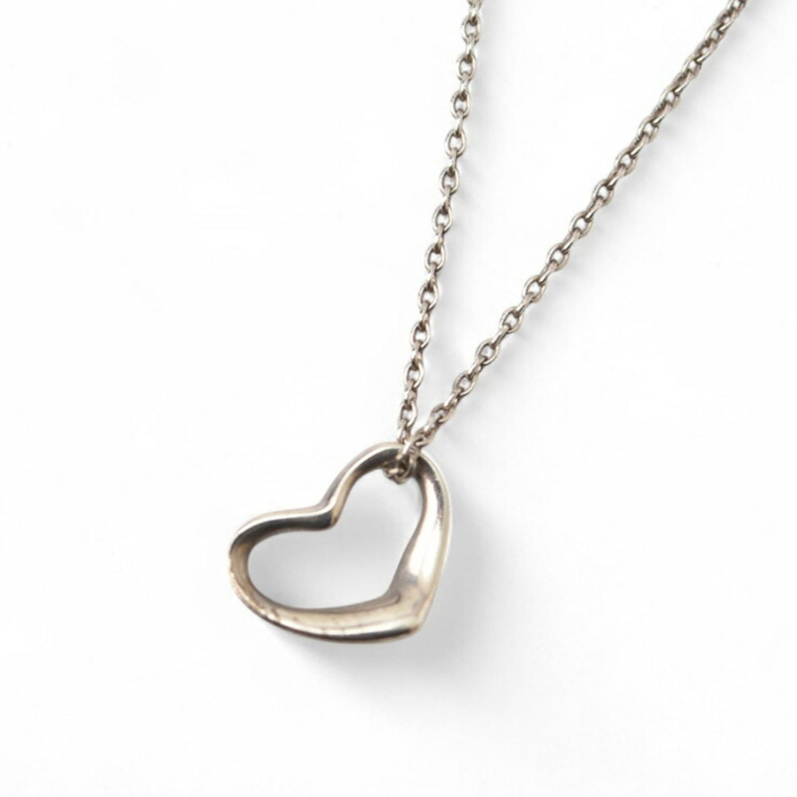 11mm Tiffany Necklace Pendant Silver TIFFANY&Co. Elsa Peretti Heart Width: 11mm Tiffany Necklace Pendant Silver TIFFANY&Co. Elsa Peretti Heart Width This listing features 11mm Tiffany Necklace Pendant Silver TIFFANY&Co. Elsa Peretti Heart Width. Item specifics are provided