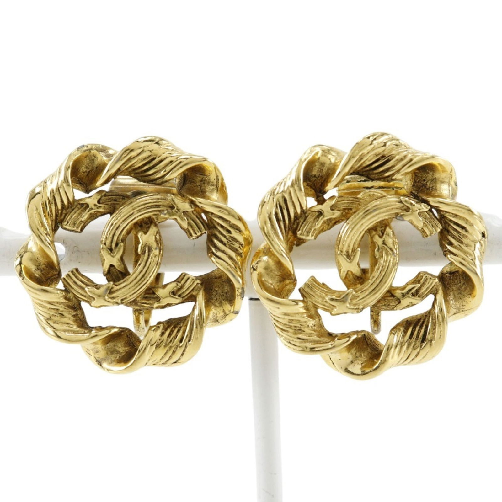 Plating Chanel Clip Earrings Gold: Plating Chanel Clip Earrings Gold This listing features Plating Chanel Clip Earrings Gold. Item specifics are provided below. Item Specifics: Brand: Chanel Type: Clip Earrings Gender: Women