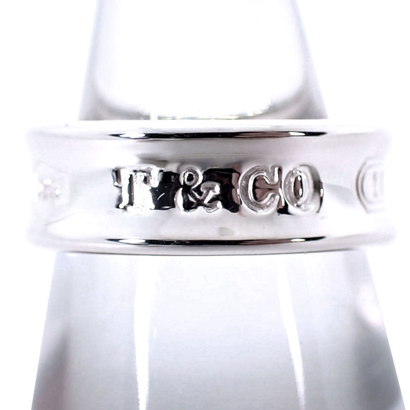 925 Tiffany Band Ring Sterling Silver: 925 Tiffany Band Ring Sterling Silver This listing features 925 Tiffany Band Ring Sterling Silver. Item specifics are provided below. Item Specifics: Brand: Tiffany Type: Band Ring Gender: Women