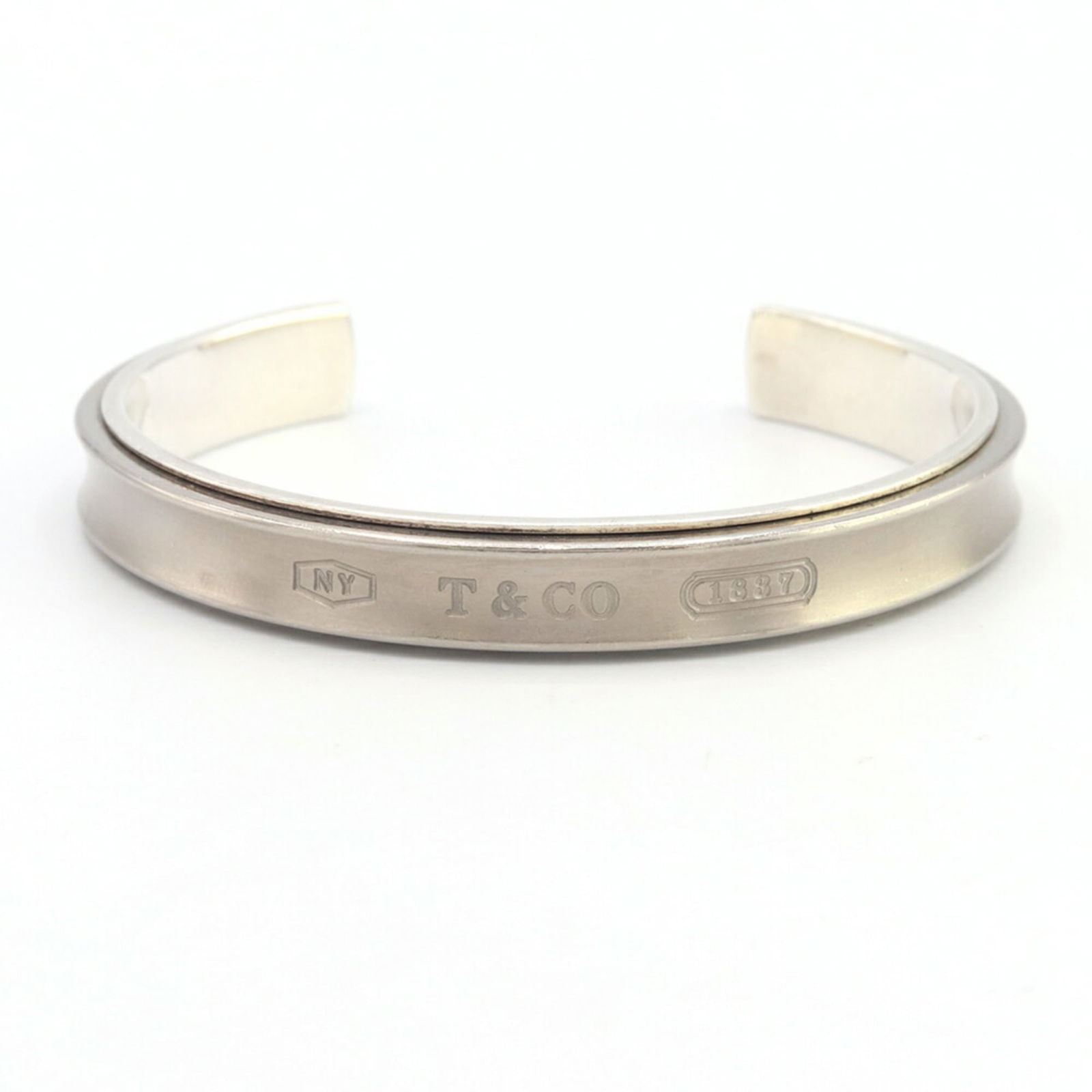 925 Tiffany Bangle Sterling Silver: 925 Tiffany Bangle Sterling Silver This listing features 925 Tiffany Bangle Sterling Silver. Item specifics are provided below. Item Specifics: Brand: Tiffany Type: Bangle Gender: Women Material: