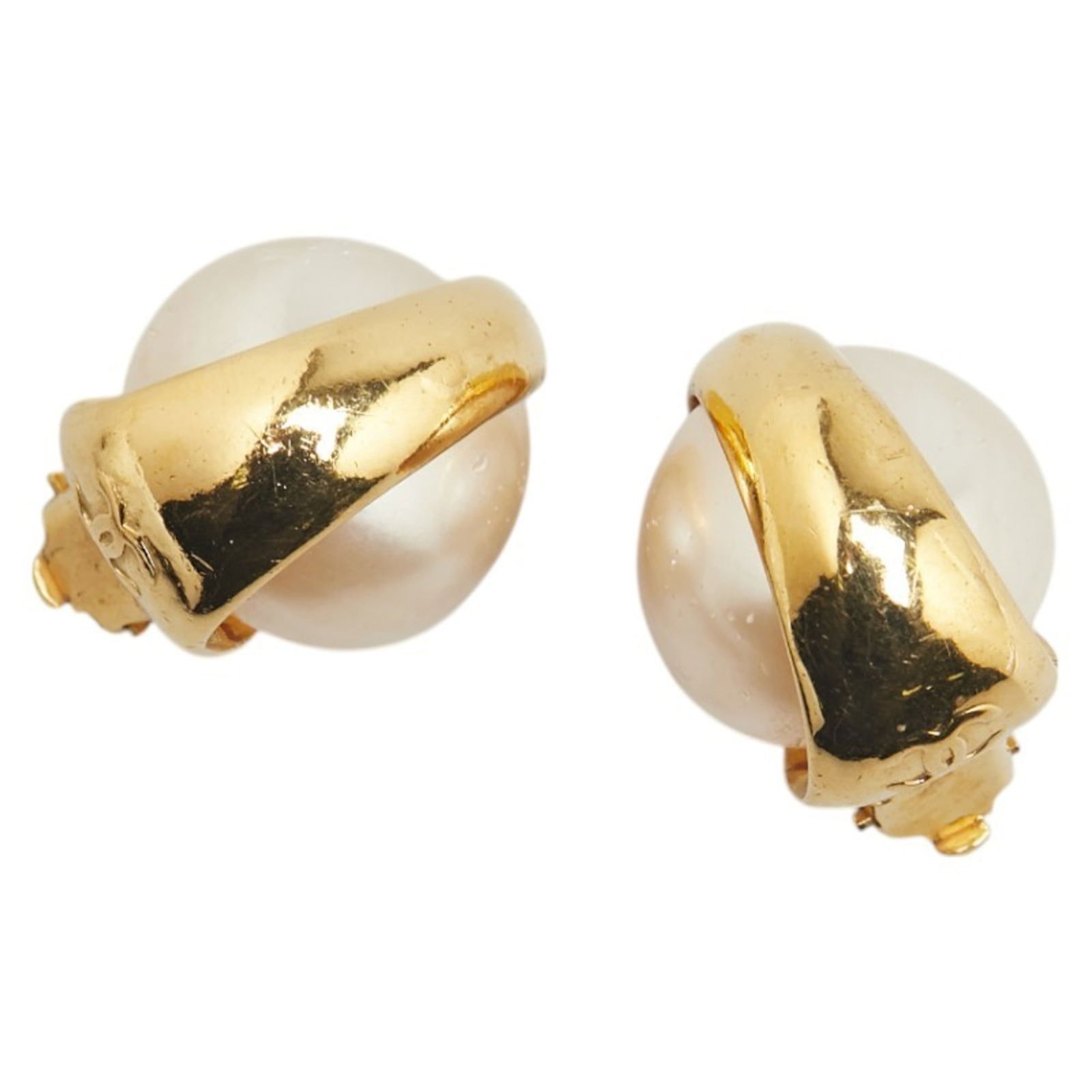 Plating Chanel Clip Earrings Gold: Plating Chanel Clip Earrings Gold This listing features Plating Chanel Clip Earrings Gold. Item specifics are provided below. Item Specifics: Brand: Chanel Type: Clip Earrings Gender: Women Material: