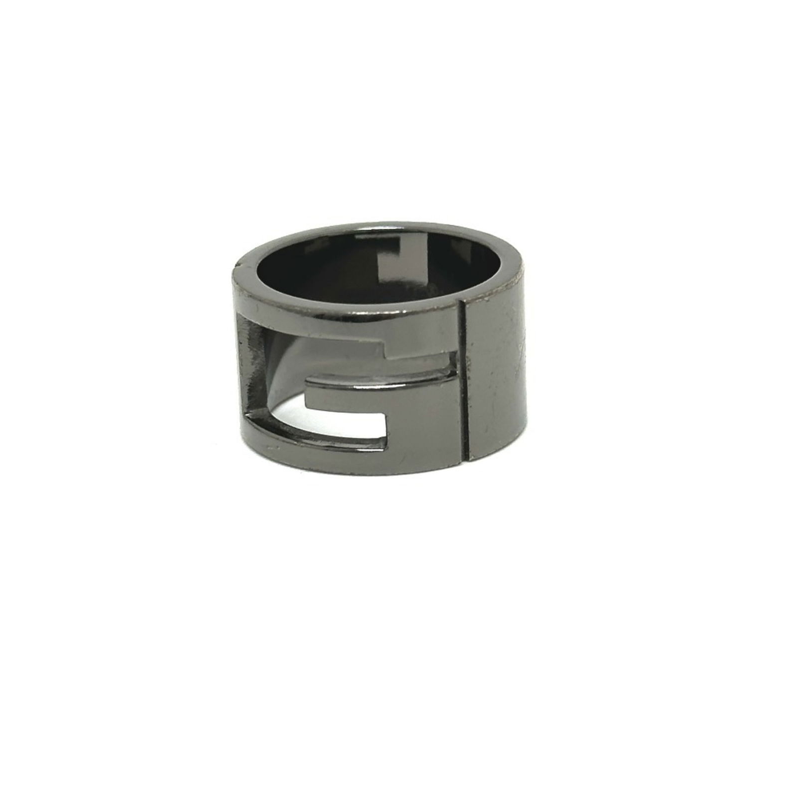 Metal Gucci Band Ring: Metal Gucci Band Ring This listing features Metal Gucci Band Ring. Item specifics are provided below. Item Specifics: Brand: Gucci Type: Band Ring Style: Fashion Gender: Women Color: Black, Silver