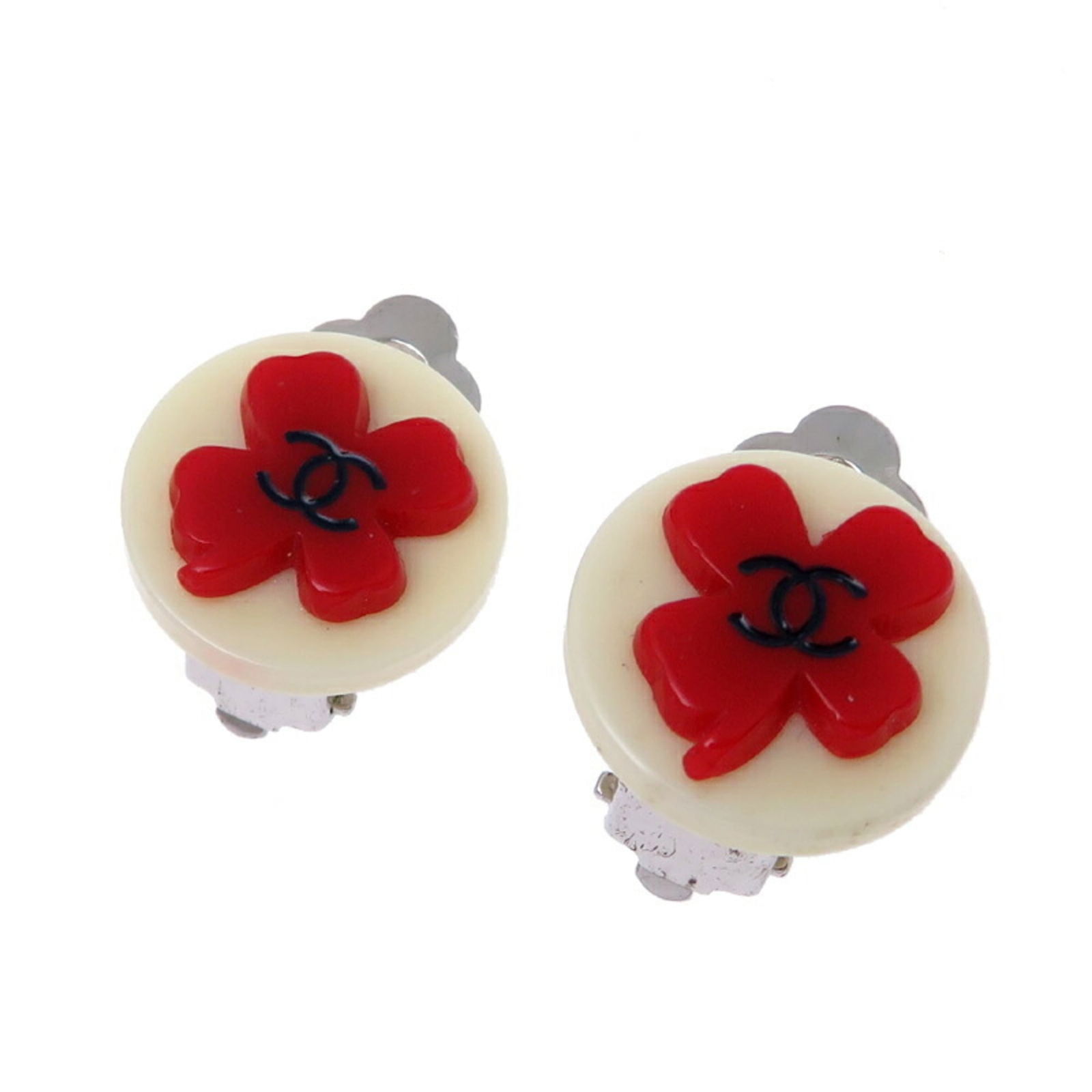 Metal Chanel Clip Earrings: Metal Chanel Clip Earrings This listing features Metal Chanel Clip Earrings. Item specifics are provided below. Item Specifics: Brand: Chanel Type: Clip Earrings Gender: Women Material: Metal Size