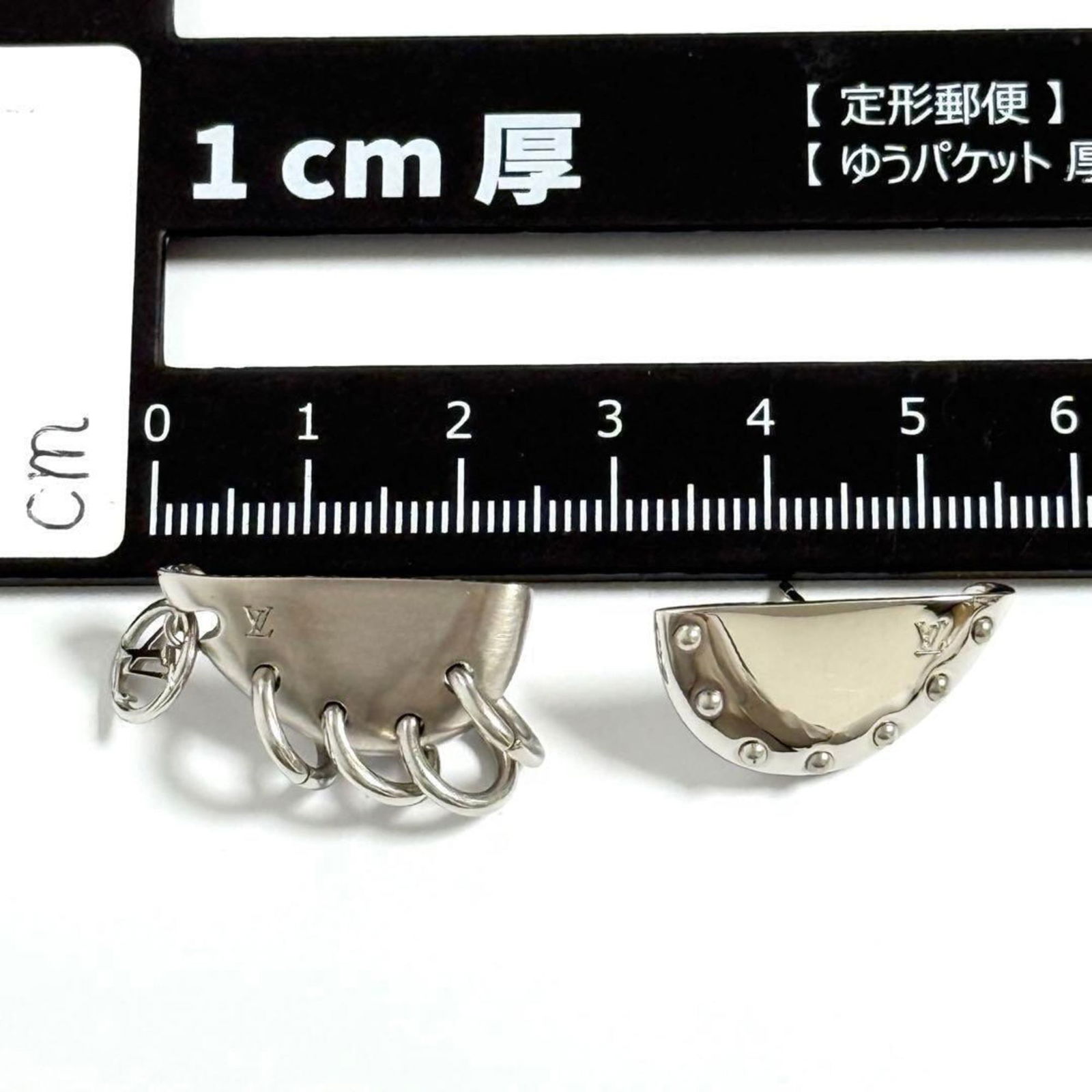 Metal Louis Vuitton Stud Earrings - 8