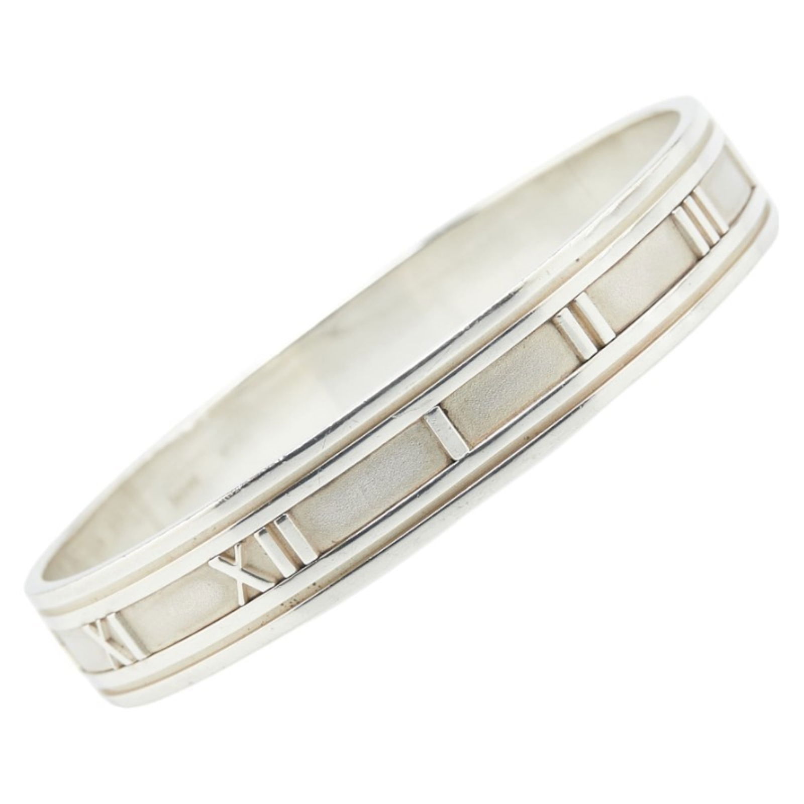 925 Tiffany Bangle Silver: 925 Tiffany Bangle Silver This listing features 925 Tiffany Bangle Silver. Item specifics are provided below. Item Specifics: Brand: Tiffany Type: Bangle Gender: Women Material: Silver 925 Length: 20.