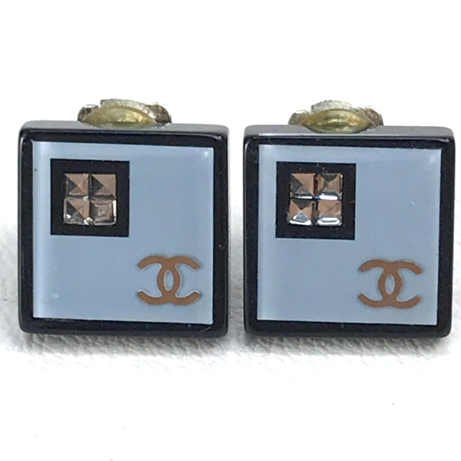 Plastic Chanel Clip Earrings: Plastic Chanel Clip Earrings This listing features Plastic Chanel Clip Earrings. Item specifics are provided below. Item Specifics: Brand: Chanel Type: Clip Earrings Gender: Women Material: Plastic