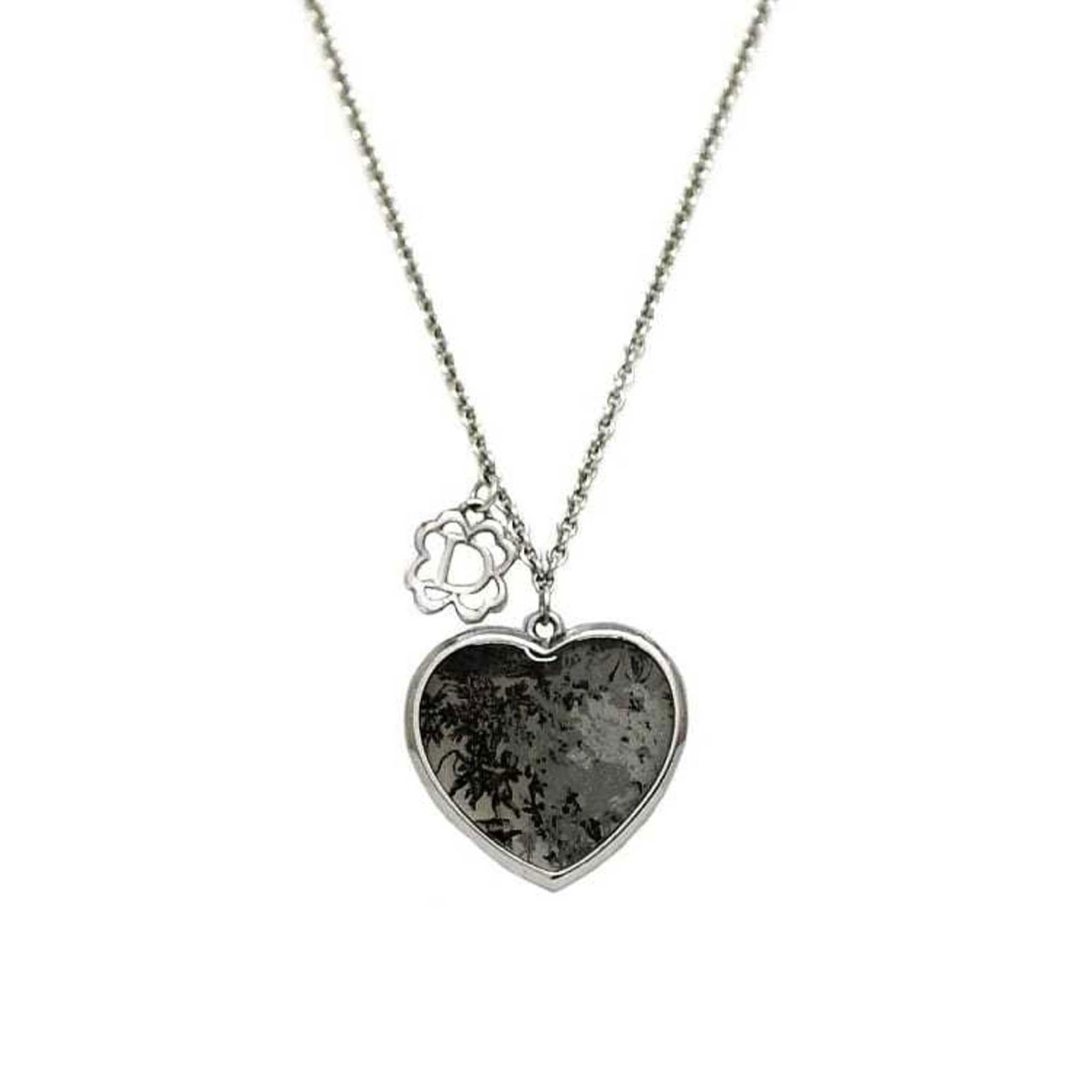 Women's Christian Dior Necklace Silver Heart Metal: Women's Christian Dior Necklace Silver Heart Metal This listing features Women's Christian Dior Necklace Silver Heart Metal. Item specifics are provided below. Item Specifics: Brand: Christian Dior