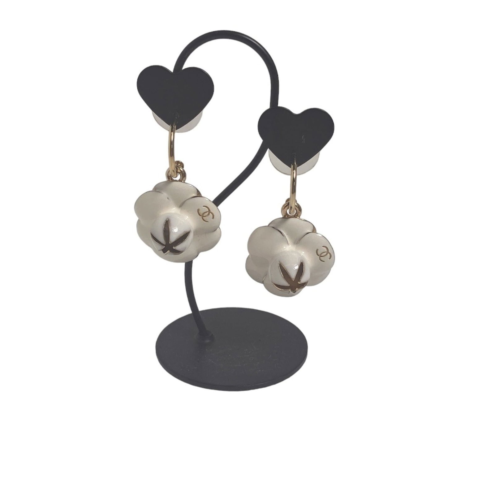 Metal Chanel Hoop Earrings: Metal Chanel Hoop Earrings This listing features Metal Chanel Hoop Earrings. Item specifics are provided below. Item Specifics: Brand: Chanel Type: Hoop Earrings Gender: Women Material: Metal Color: