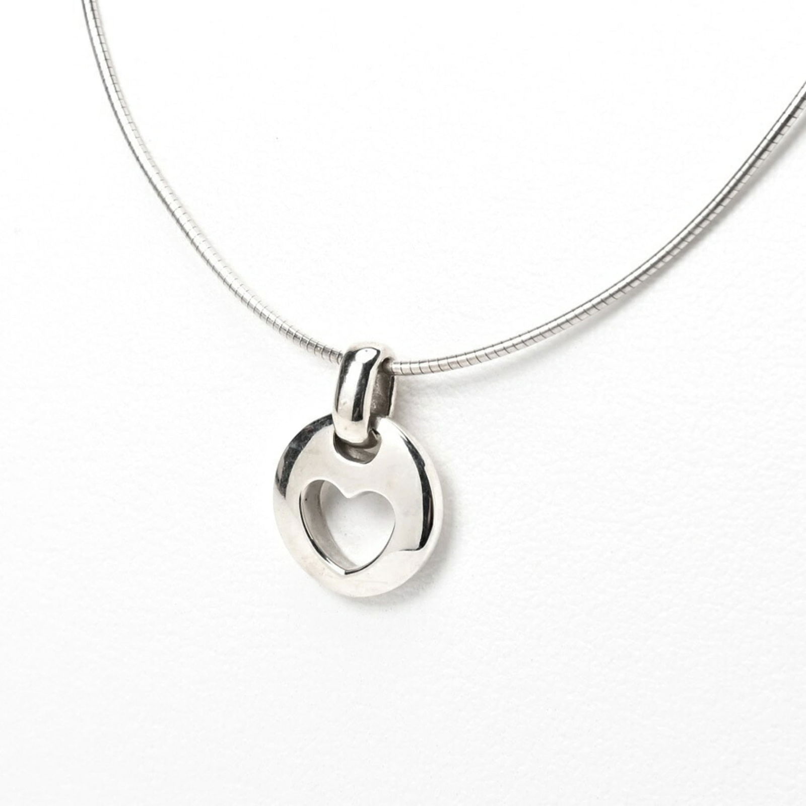 A-155676 Tiffany Pierced Heart Necklace Sv.925 41cm: A-155676 Tiffany Pierced Heart Necklace Sv.925 41cm This listing features A-155676 Tiffany Pierced Heart Necklace Sv.925 41cm. Item specifics are provided below. Item Specifics: Brand: Tiffany