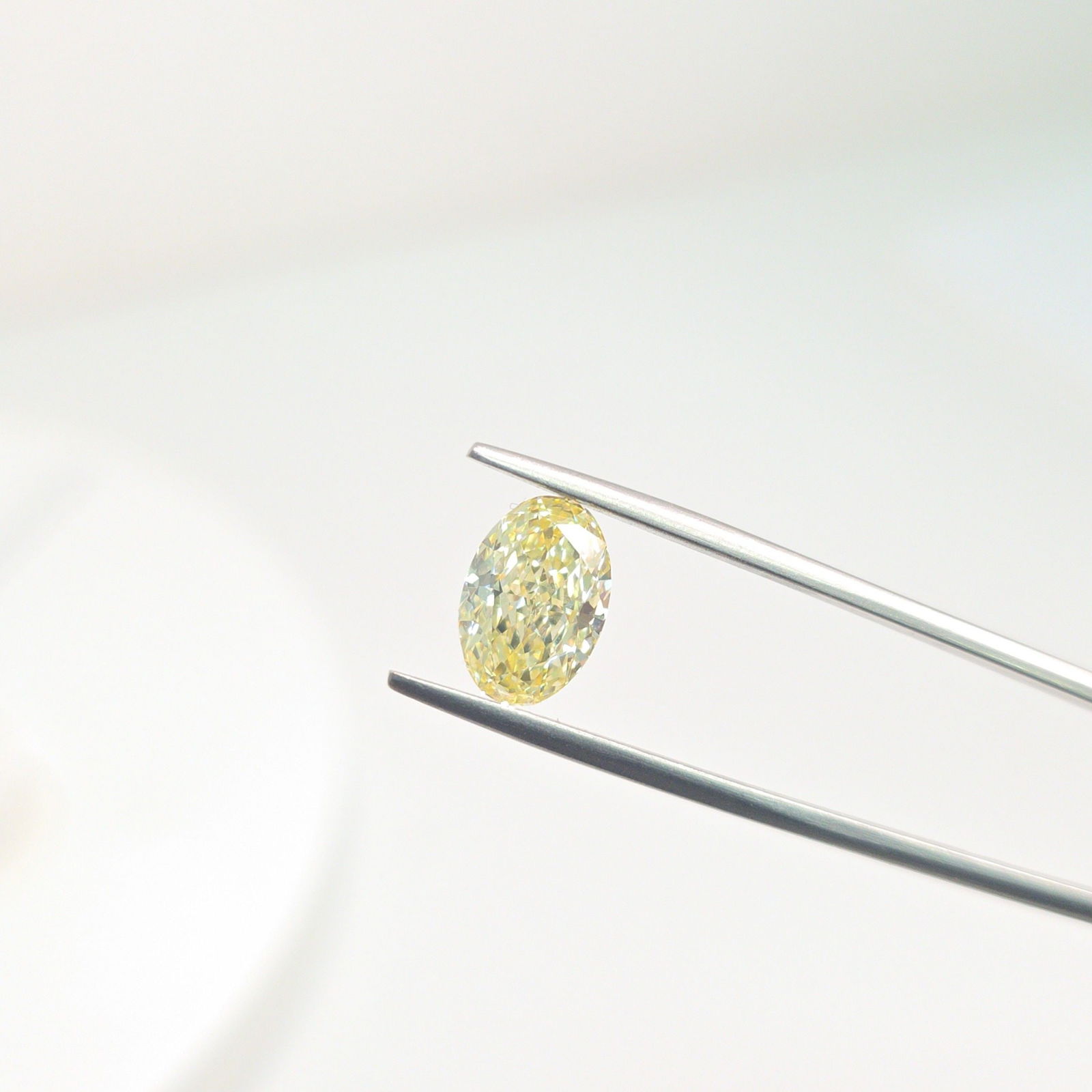 Loose Lab Diamond - IGI Oval 2.34ct Fancy Intense Yellow VVS2: Loose Lab Diamond - IGI Oval 2.34ct Fancy Intense Yellow VVS2 This listing features Loose Lab Diamond - IGI Oval 2.34ct Fancy Intense Yellow VVS2. Item specifics are provided below. Item Specifics: