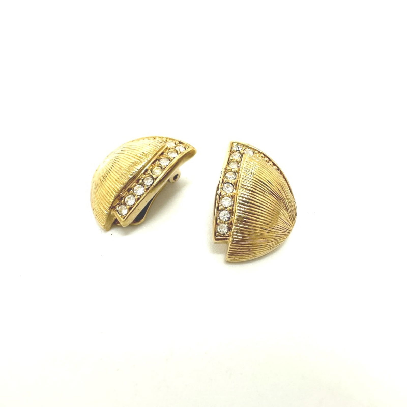 Plated Christian Dior Clip Earrings Gold: Plated Christian Dior Clip Earrings Gold This listing features Plated Christian Dior Clip Earrings Gold. Item specifics are provided below. Item Specifics: Brand: Christian Dior Type: Clip Earrings Ma