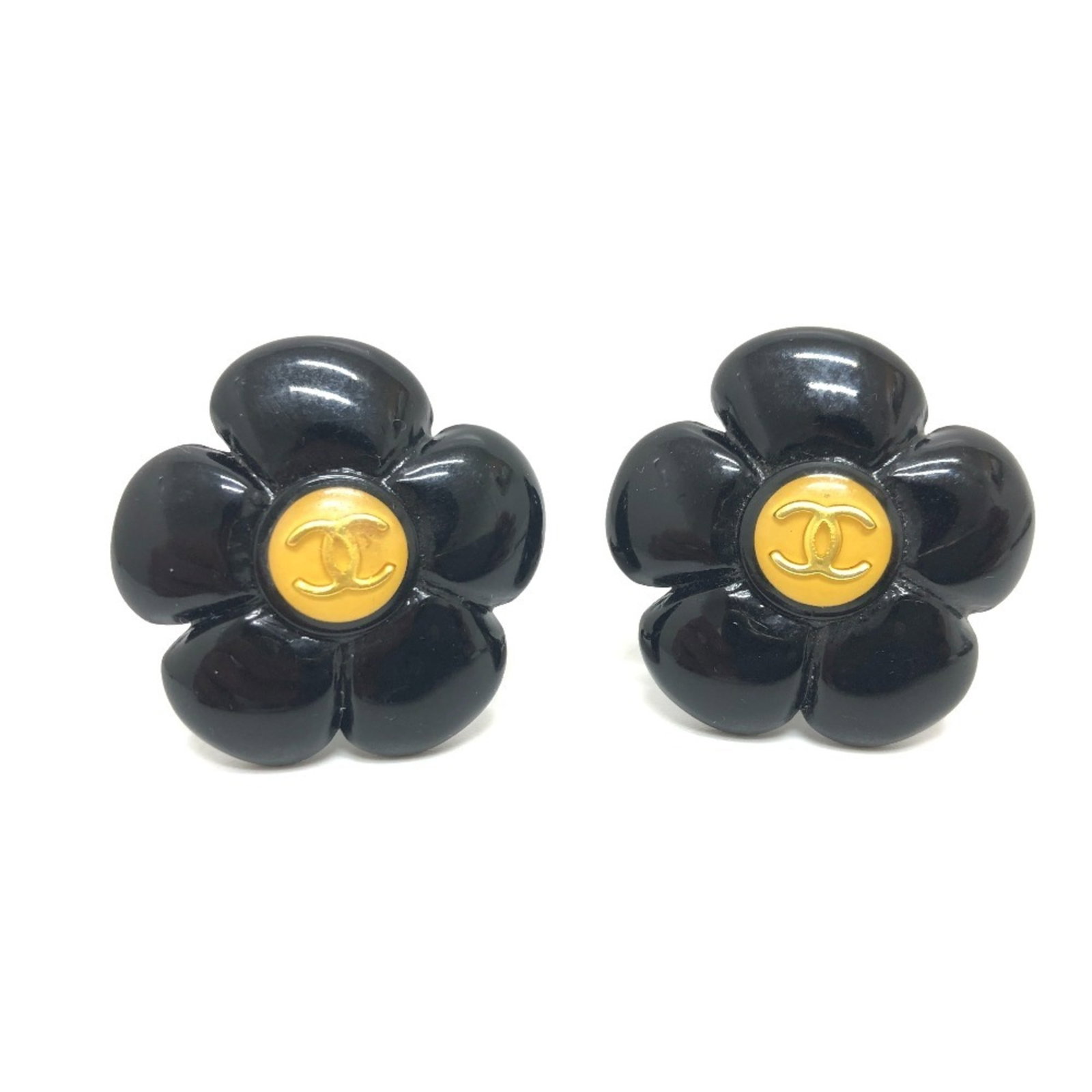 Plastic Chanel Clip Earrings: Plastic Chanel Clip Earrings This listing features Plastic Chanel Clip Earrings. Item specifics are provided below. Item Specifics: Brand: Chanel Type: Clip Earrings Gender: Women Material: Plastic Co