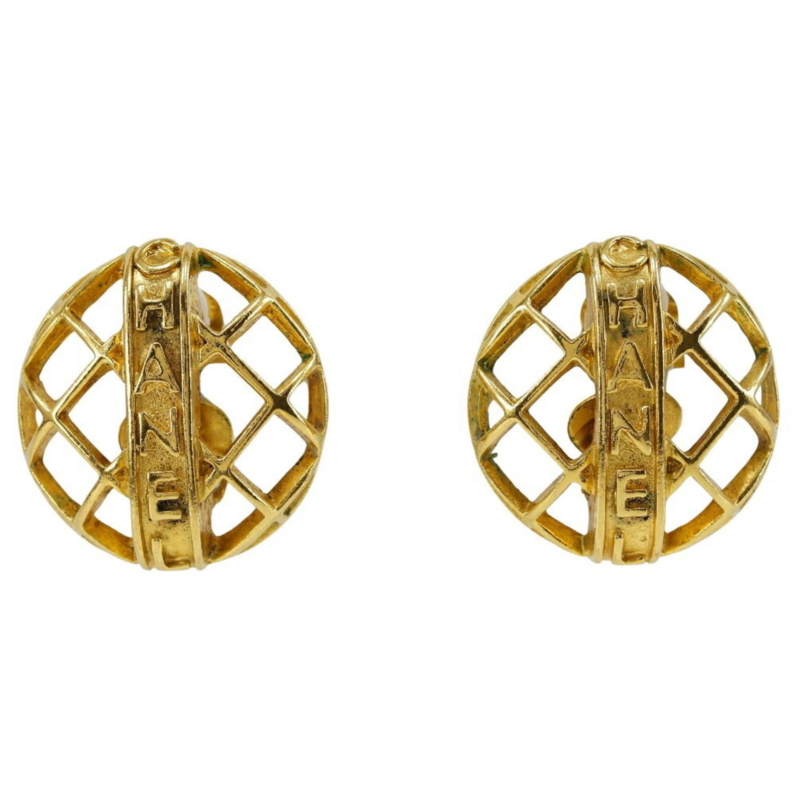Metal Chanel Clip Earrings: Metal Chanel Clip Earrings This listing features Metal Chanel Clip Earrings. Item specifics are provided below. Item Specifics: Brand: Chanel Type: Clip Earrings Gender: Women Material: Metal Color: G