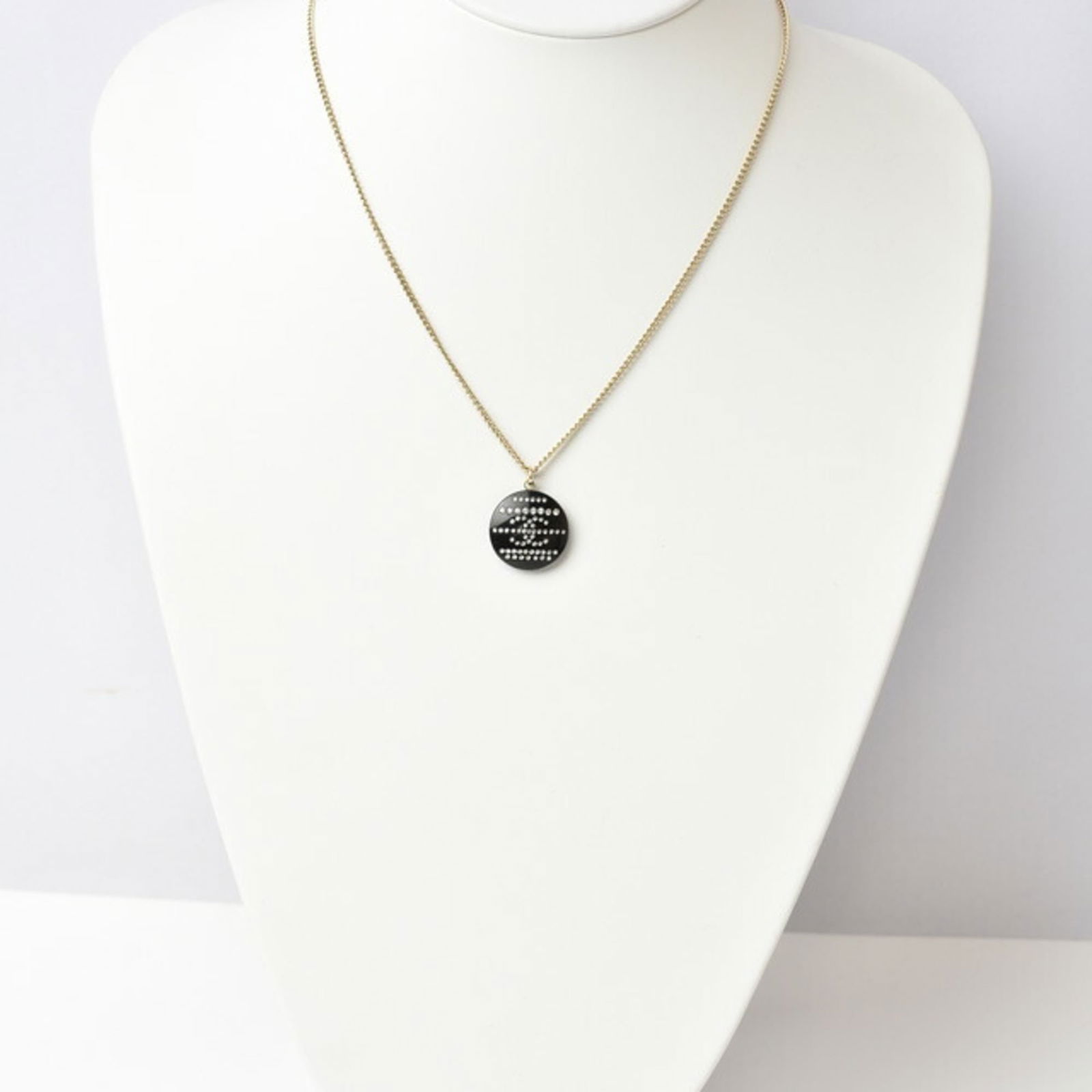 black Chanel necklace pendant CHANEL here mark CC rhinestone gold: black Chanel necklace pendant CHANEL here mark CC rhinestone gold This listing features black Chanel necklace pendant CHANEL here mark CC rhinestone gold. Item specifics are provided below. Item