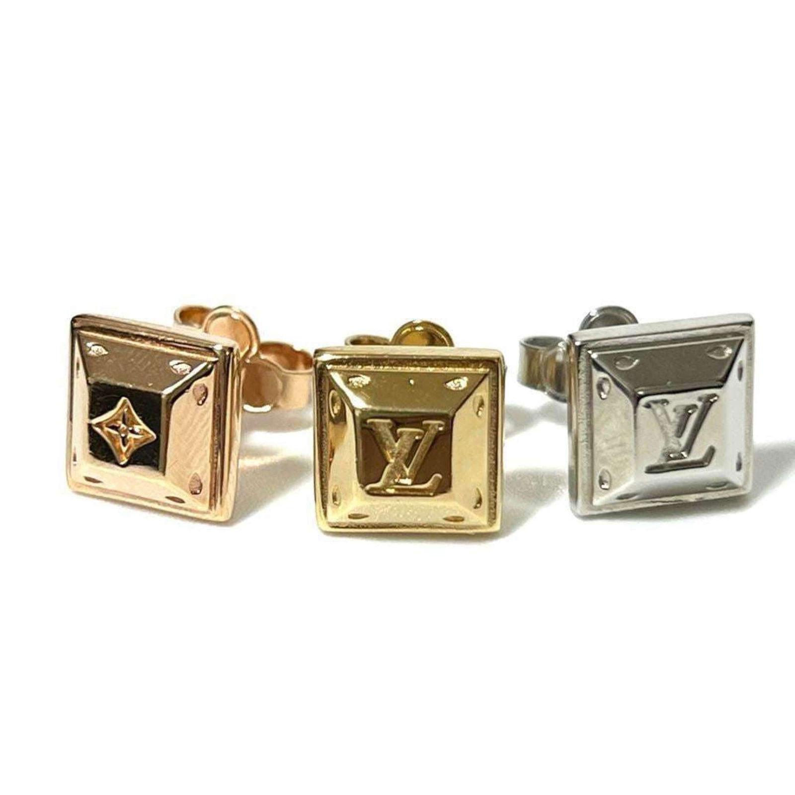 Metal Louis Vuitton Stud Earrings: Metal Louis Vuitton Stud Earrings This listing features Metal Louis Vuitton Stud Earrings. Item specifics are provided below. Item Specifics: Brand: Louis Vuitton Type: Stud Earrings Gender: Women Mat