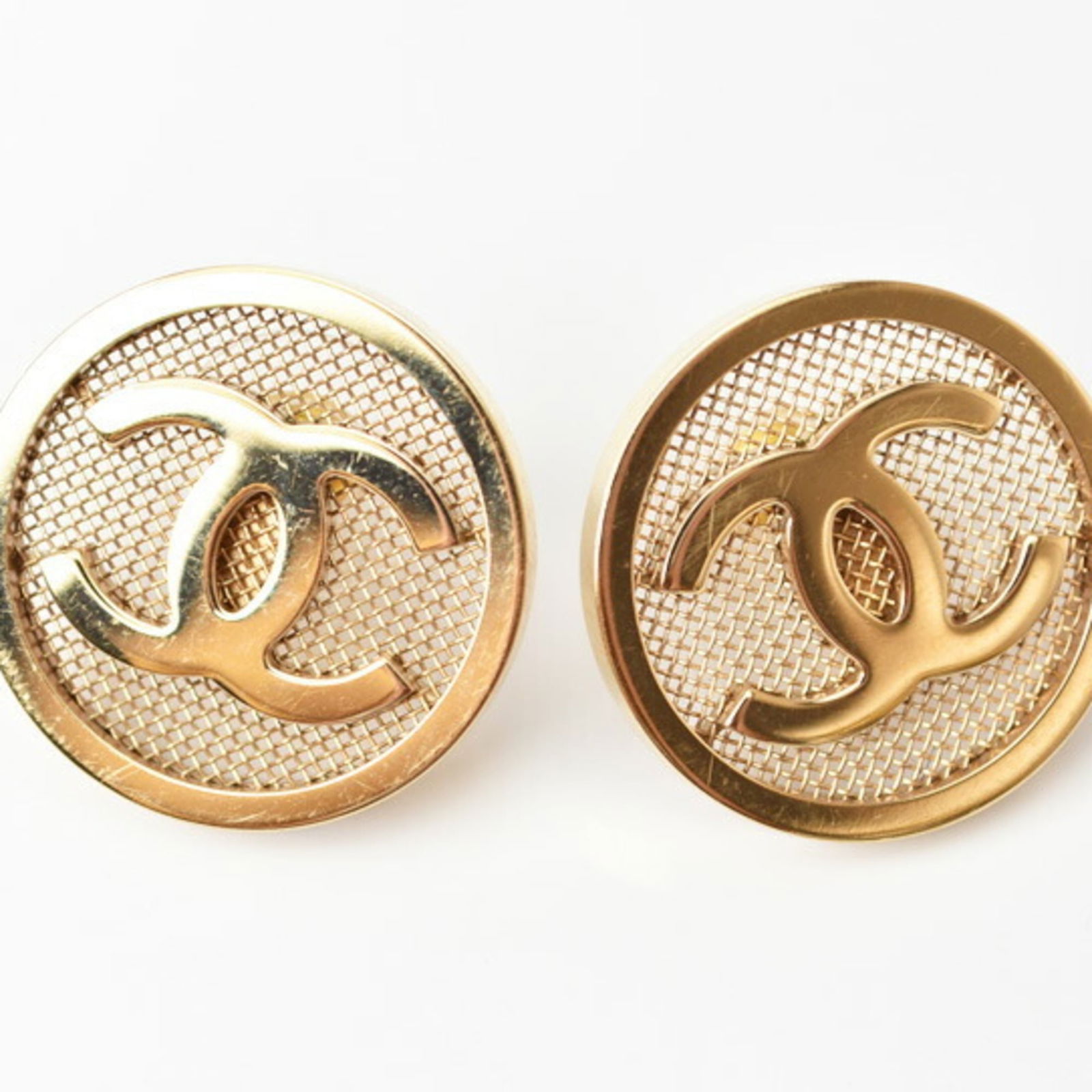 Metal Chanel Stud Earrings: Metal Chanel Stud Earrings This listing features Metal Chanel Stud Earrings. Item specifics are provided below. Item Specifics: Brand: Chanel Type: Stud Earrings Style: Casual Gender: Women Material: