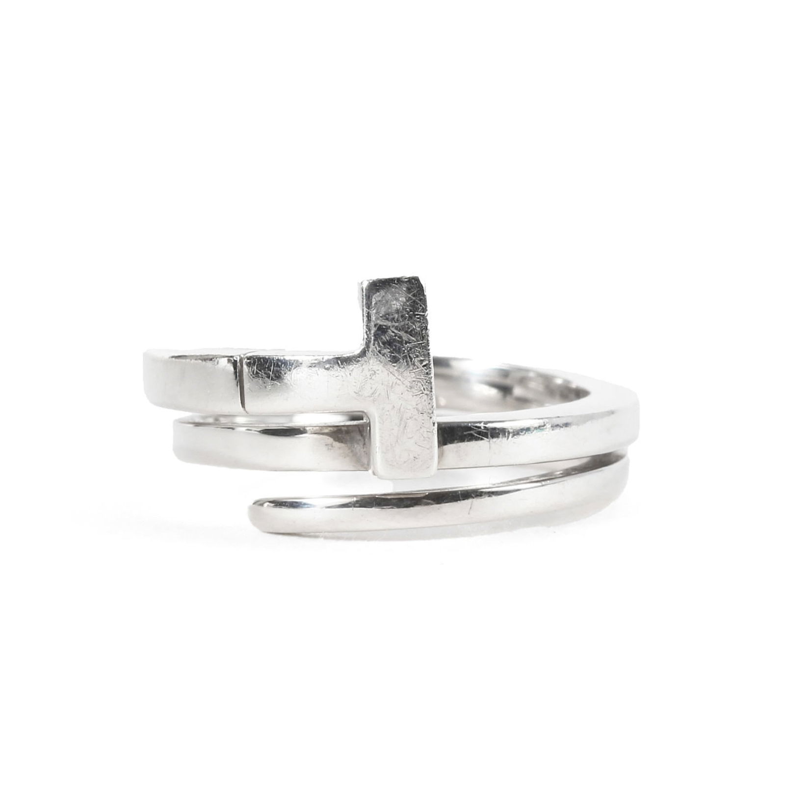 925 Tiffany Band Ring Silver: 925 Tiffany Band Ring Silver This listing features 925 Tiffany Band Ring Silver. Item specifics are provided below. Item Specifics: Brand: Tiffany Type: Band Ring Gender: Women Material: Silver 925