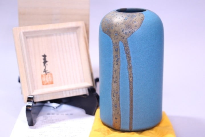 Vintage Morino Hiroaki Blue Vase Japanese Taimei Pottery Gold Glaze Collectible: Vintage Morino Hiroaki Blue Vase Japanese Taimei Pottery Gold Glaze Collectible A stunning vintage piece from Japan, this Morino Hiroaki Blue Vase boasts a rich blue color and intricate gold glaze, ch