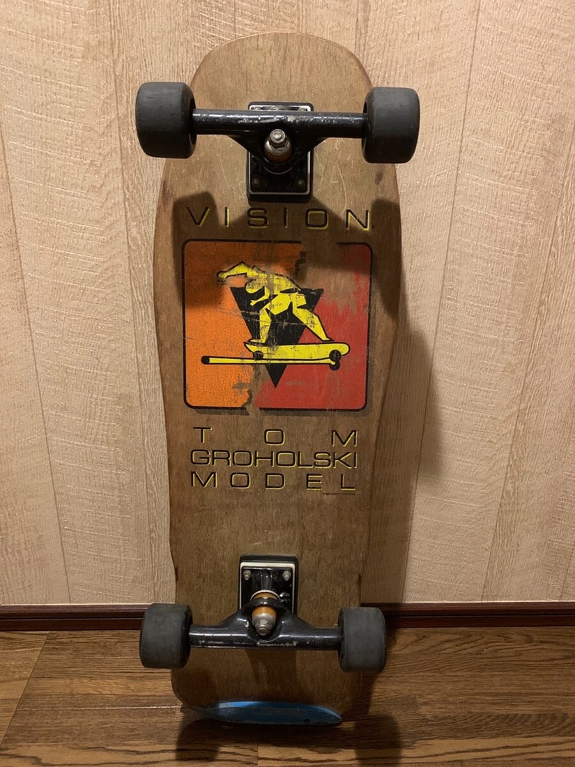 Tom Groholski Vision Model 1987 80's Street Skateboard: Tom Groholski Vision Model 1987 80's Street Skateboard Get ready to shred the gnar with the iconic Tom Groholski Vision Model 1987, a true relic of 80s street skateboarding. This vintage board is a te