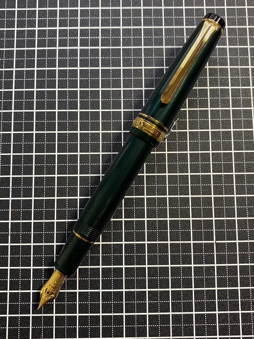 Rare Sailor Shiki Ori Yukitsuki Kuboha Fountain Pen MF Nib 14K Manyo Color: Rare Sailor Shiki Ori Yukitsuki Kuboha Fountain Pen MF Nib 14K Manyo Color Experience the art of Japanese craftsmanship with this rare Sailor Shiki Ori Yukitsuki Kuboha Fountain Pen, boasting an