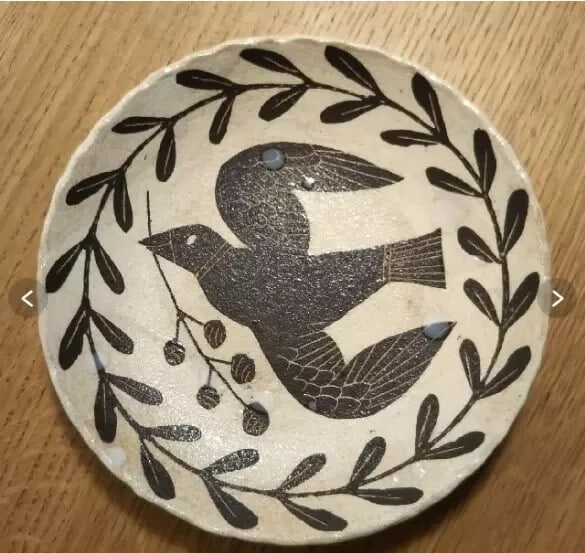 Mint6.7inshes Makoto Kagoshima Plate Bird Leaf Wreaths Dia Handmade Ceramics: Mint6.7inshes Makoto Kagoshima Plate Bird Leaf Wreaths Dia Handmade Ceramics Add a touch of Japanese charm to your home with this exquisite handmade ceramic plate, adorned with intricate hand-painted