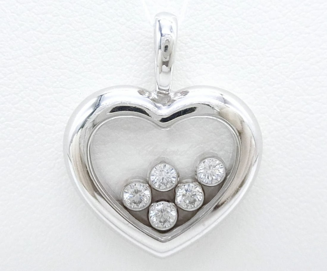 Moving Chopard Happy Diamonds Heart 18k White Gold Pendant Necklace Top Charm 5P: Moving Chopard Happy Diamonds Heart 18k White Gold Pendant Necklace Top Charm 5P Elevate your special occasions with the exquisite Chopard Happy Diamonds Heart 18k White Gold Pendant Necklace, boastin