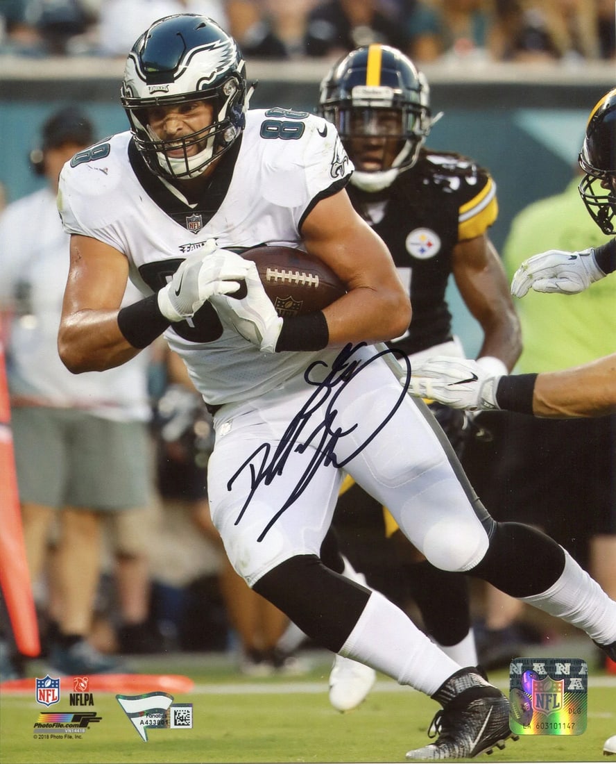 (Fanatics) Dallas Goedert Autographed Philadelphia Eagles 8x10 Photo: (Fanatics) Dallas Goedert Autographed Philadelphia Eagles 8x10 Photo Get ready to add a touch of NFL greatness to your collection with this incredible autographed photo of Dallas Goedert, the star