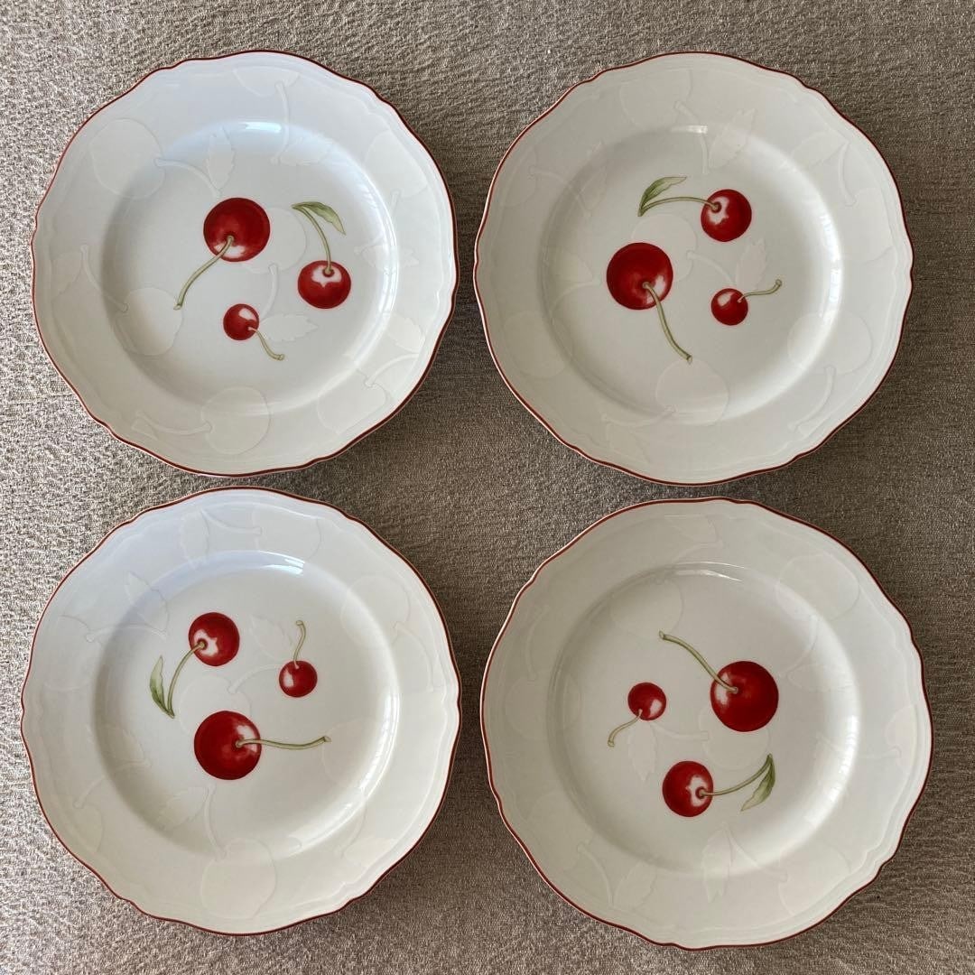 Richard Ginori Antico Cherry 8.3in Round White Porcelain Italy Set of 4 (1 of 6)
