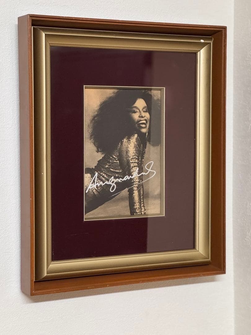 (rare) Andy Warhol silver marker handwritten signature: (rare) Andy Warhol silver marker handwritten signature Own a piece of art history with this rare Andy Warhol silver marker handwritten signature, showcasing the iconic artist's unique style and Pop Ar