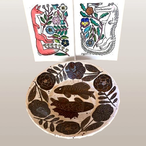 Signed Makoto Kagoshima Rare Ceramic Plate with Fish Pattern and Postcard - New: Signed Makoto Kagoshima Rare Ceramic Plate with Fish Pattern and Postcard - New Experience the beauty of traditional Japanese ceramics with this rare and signed Makoto Kagoshima plate, adorned with