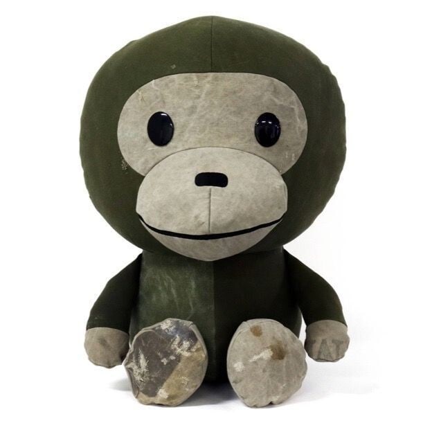 DOLL A BATHING APE BAPE READYMADE BABY MILO PLUSH: DOLL A BATHING APE BAPE READYMADE BABY MILO PLUSH Meet Baby Milo, the adorable Bape ready-made plush from A Bathing Ape! Made from high-quality PVC, this medium-sized cutie is sure to delight with its