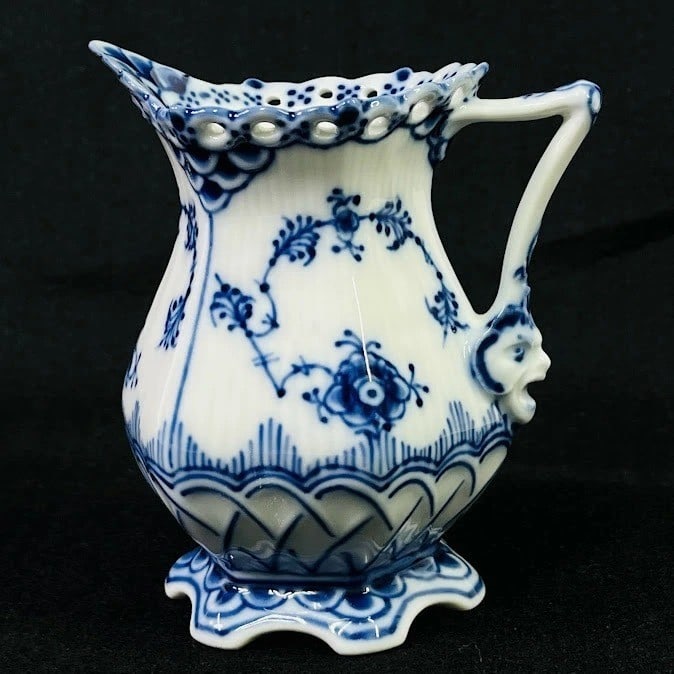 Royal Copenhagen Blue Fluted Milk Pot - Vintage Full Lace Design: Royal Copenhagen Blue Fluted Milk Pot - Vintage Full Lace Design Add a touch of elegance to your table setting with this stunning Royal Copenhagen Blue Fluted Milk Pot, featuring a beautiful full lace