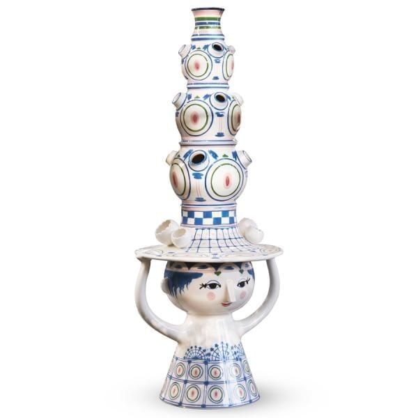 H100cm - Bjorn Wiinblad "Lady with Hat" Edition 23/ 40 Floor Bass: H100cm - Bjorn Wiinblad "Lady with Hat" Edition 23/ 40 Floor Bass Bjorn Wiinblad's iconic "Lady with Hat" vase is a masterpiece of Art Pottery, boasting vibrant multicolor hues and delicate floral pat